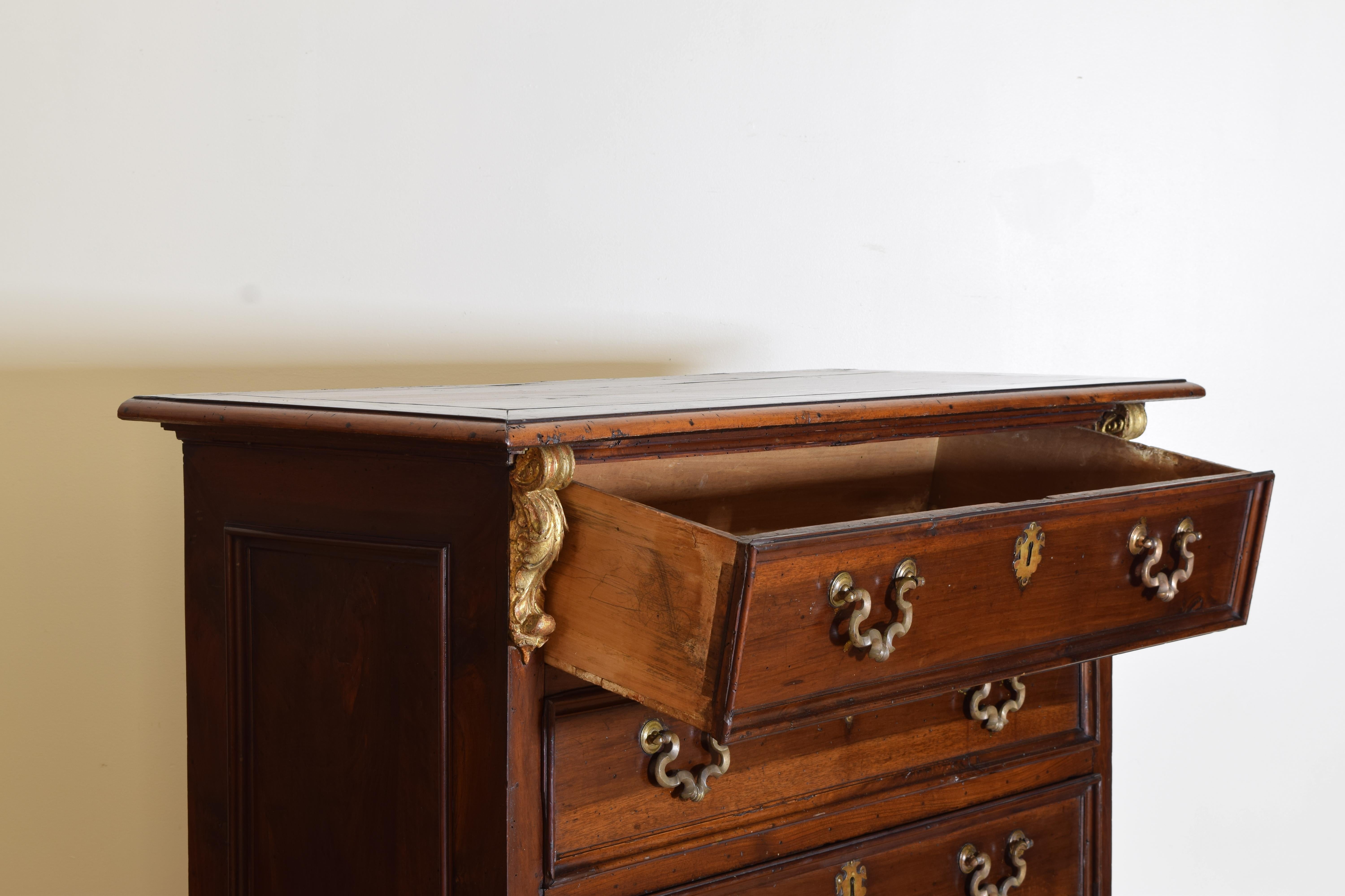 Italian, Tuscany, Baroque Walnut and Giltwood 4-Drawer Commode, ca. 1700 For Sale 1