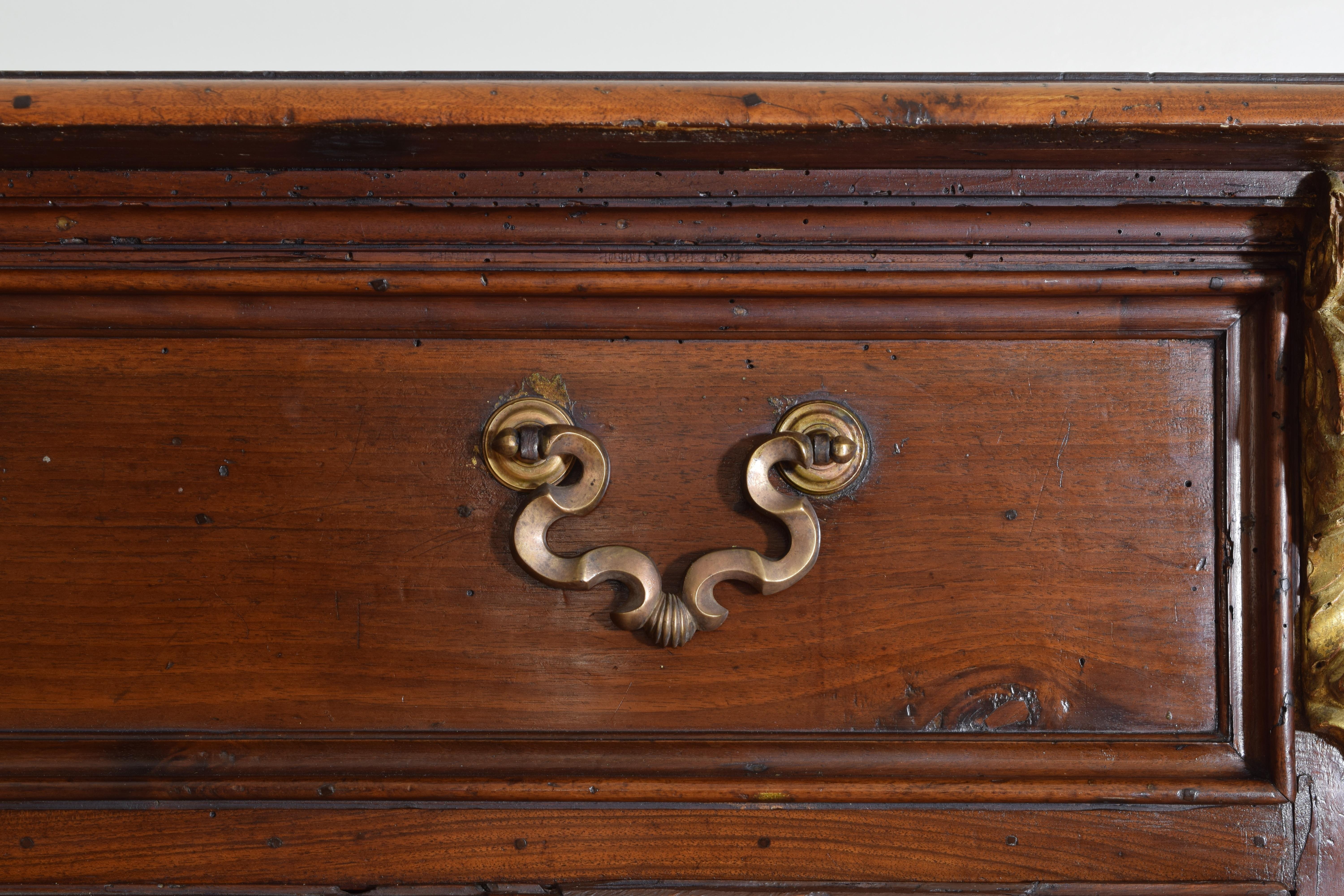 Italian, Tuscany, Baroque Walnut and Giltwood 4-Drawer Commode, ca. 1700 For Sale 2