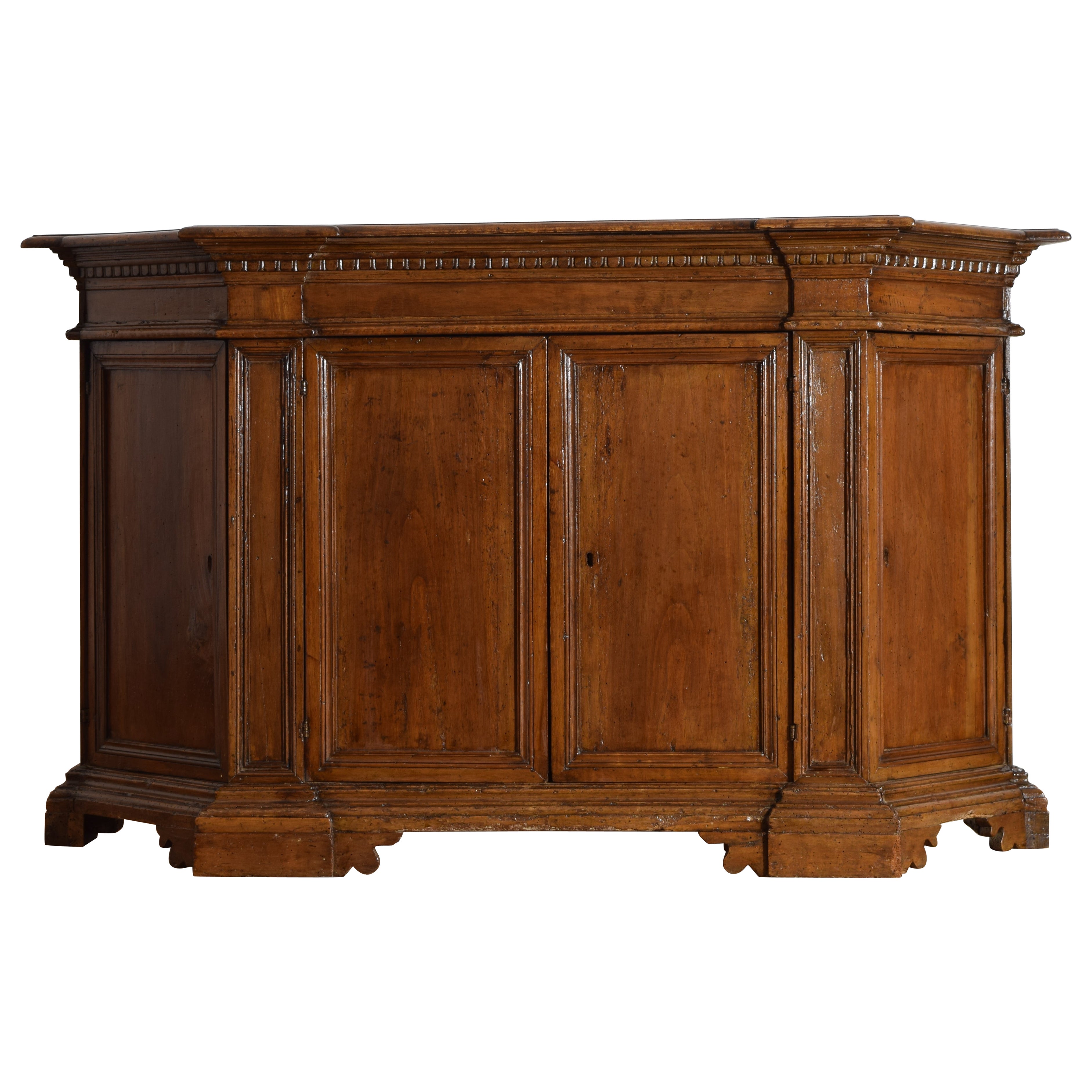 Italian, Tuscany, Late Baroque Credenza in Walnut & Larice Wood, early 18th cen.