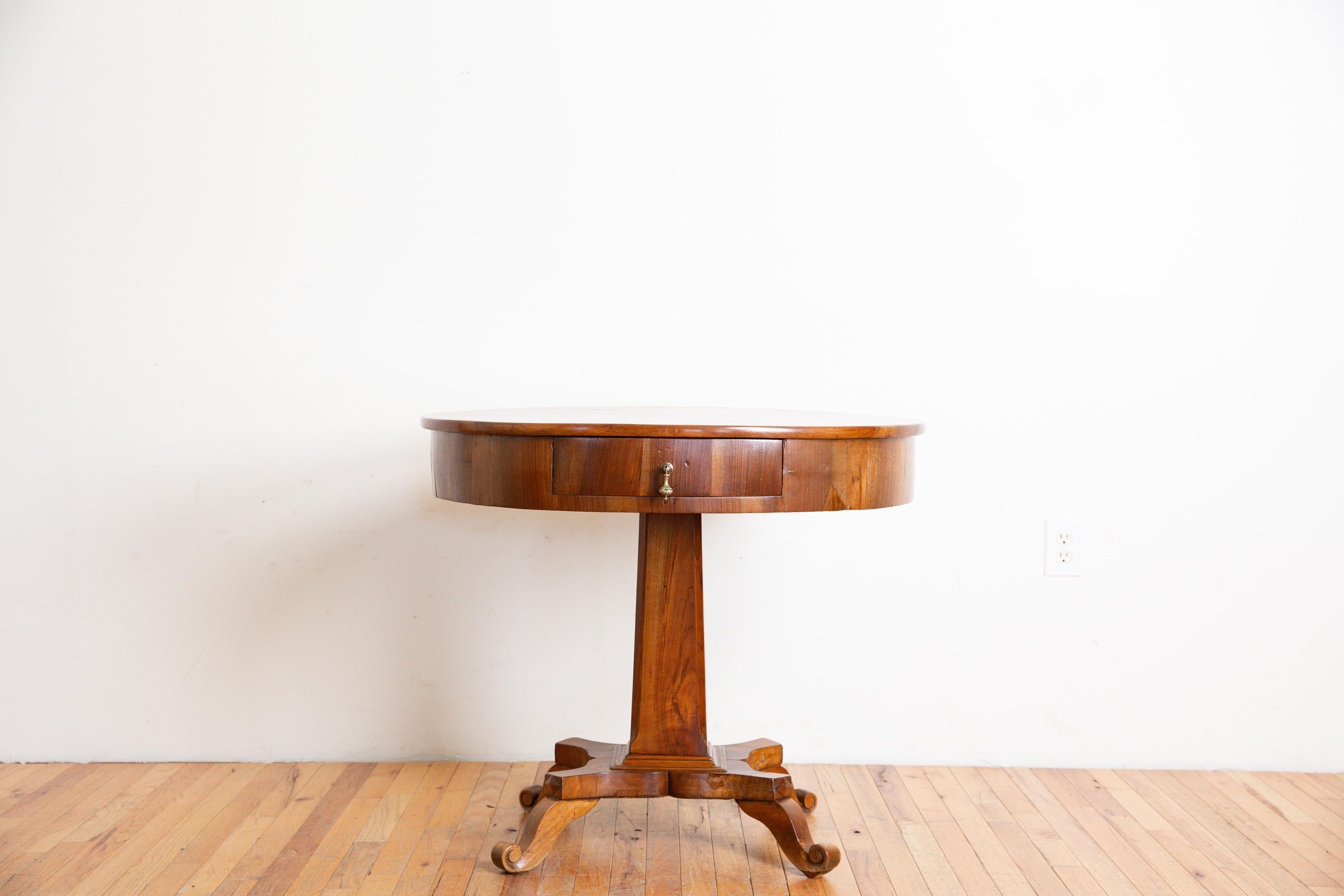 Neoclassical Italian, Tuscany, Light Walnut 1-Drawer Center Table, ca. 1830 For Sale