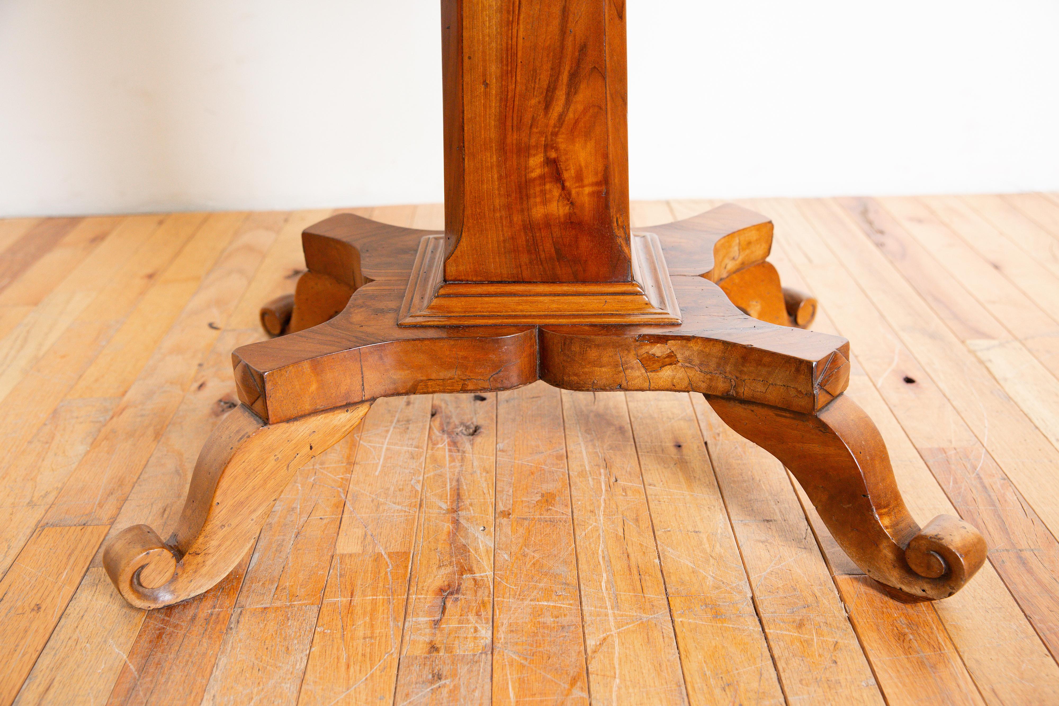 Italian, Tuscany, Light Walnut 1-Drawer Center Table, ca. 1830 For Sale 1