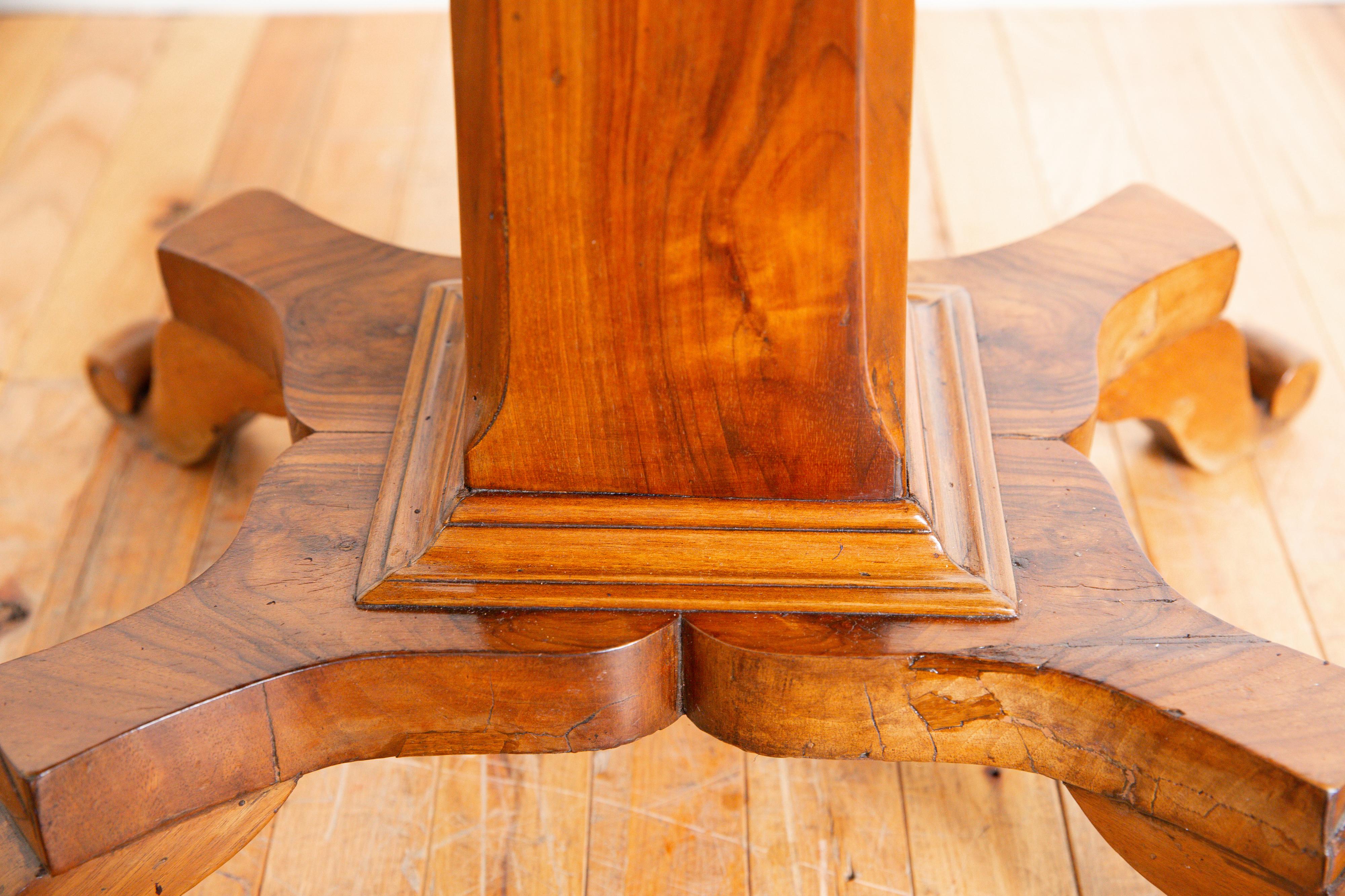 Italian, Tuscany, Light Walnut 1-Drawer Center Table, ca. 1830 For Sale 2