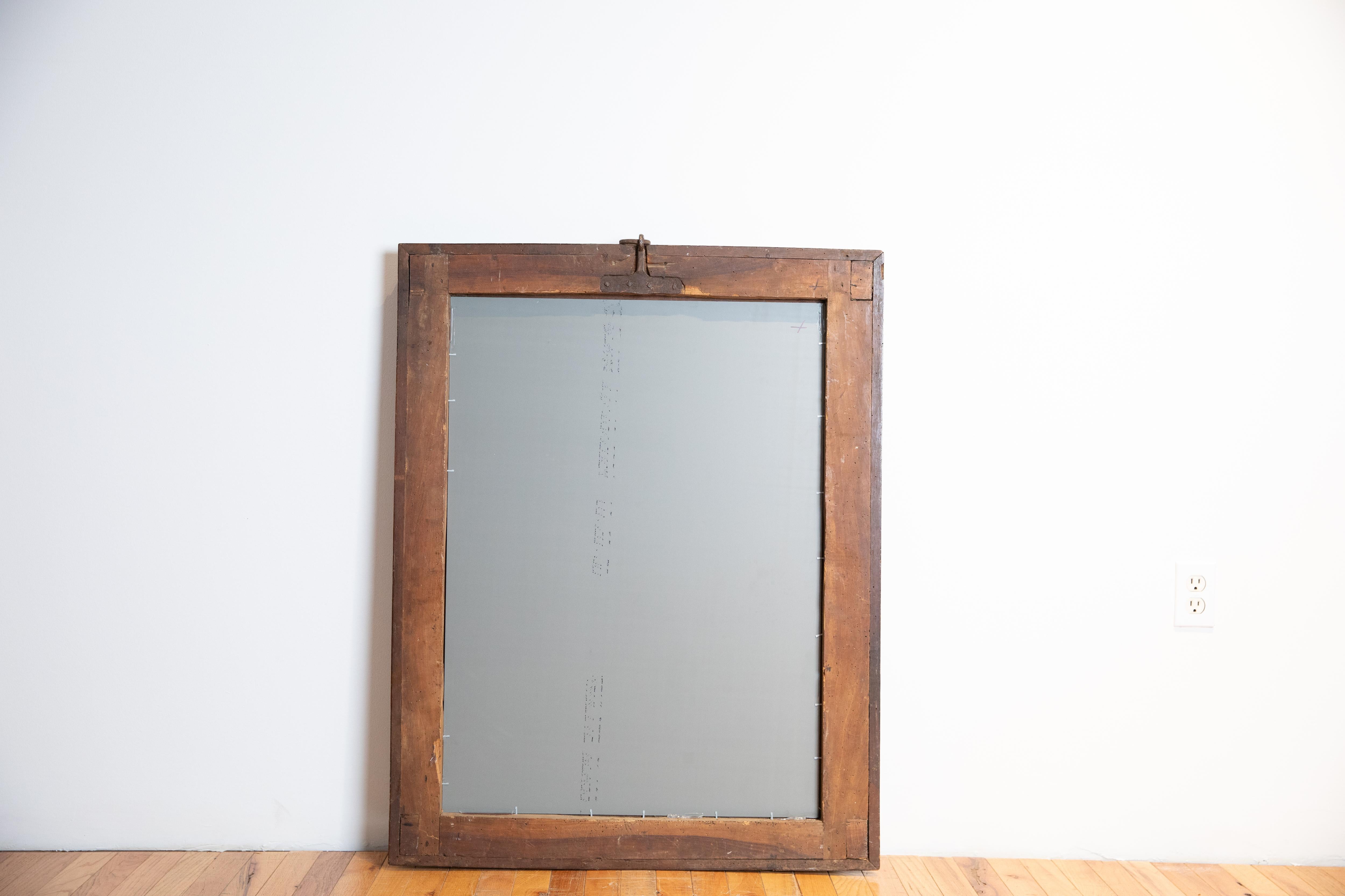 Noce Specchio da parete in legno di noce modellato, epoca Luigi XIV, inizio XVIII sec. in vendita