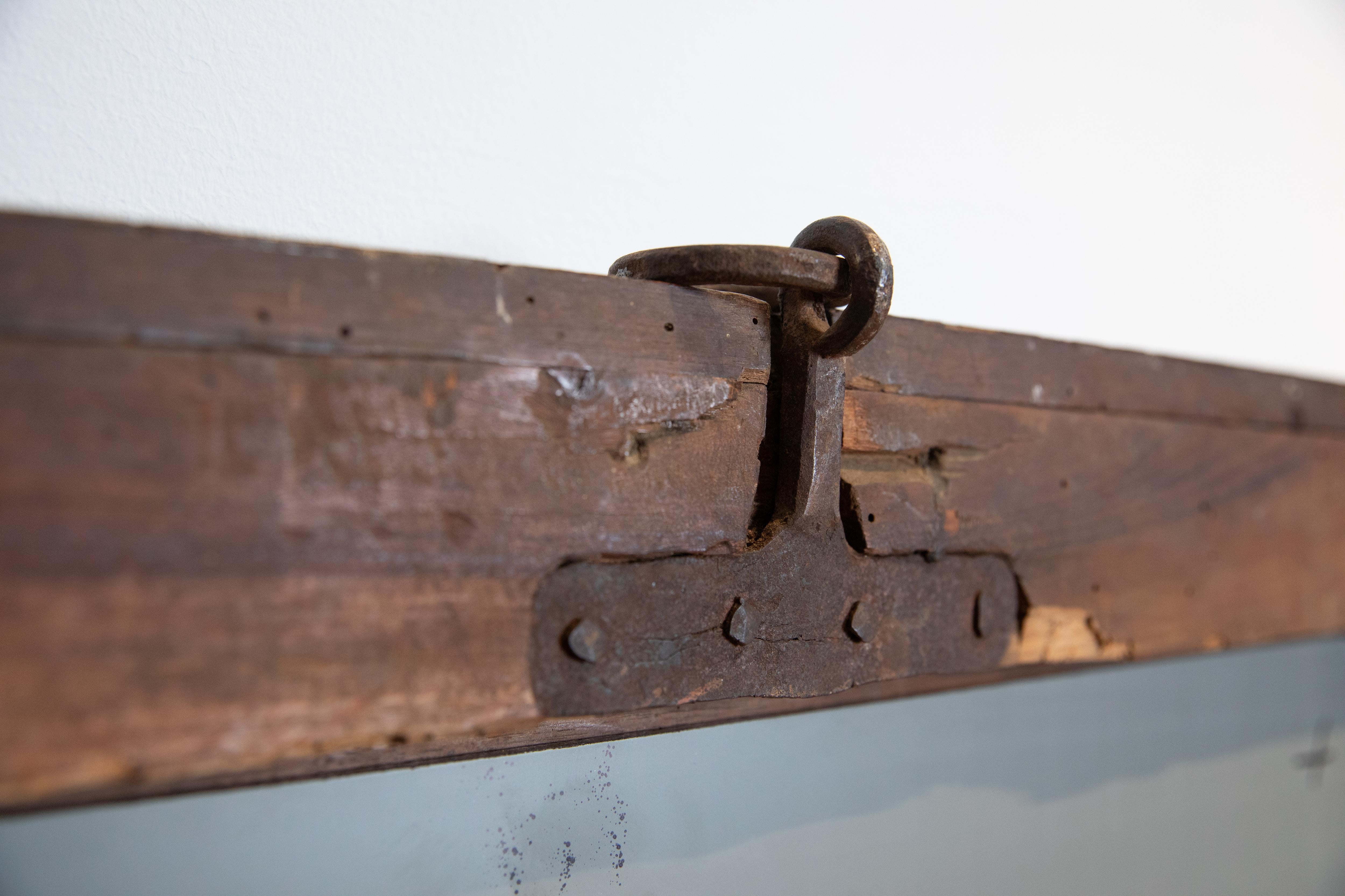 Specchio da parete in legno di noce modellato, epoca Luigi XIV, inizio XVIII sec. in vendita 1
