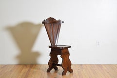 Italia, Toscana/Marche, Sedia Sgabello rinascimentale in noce intagliato, XVII secolo