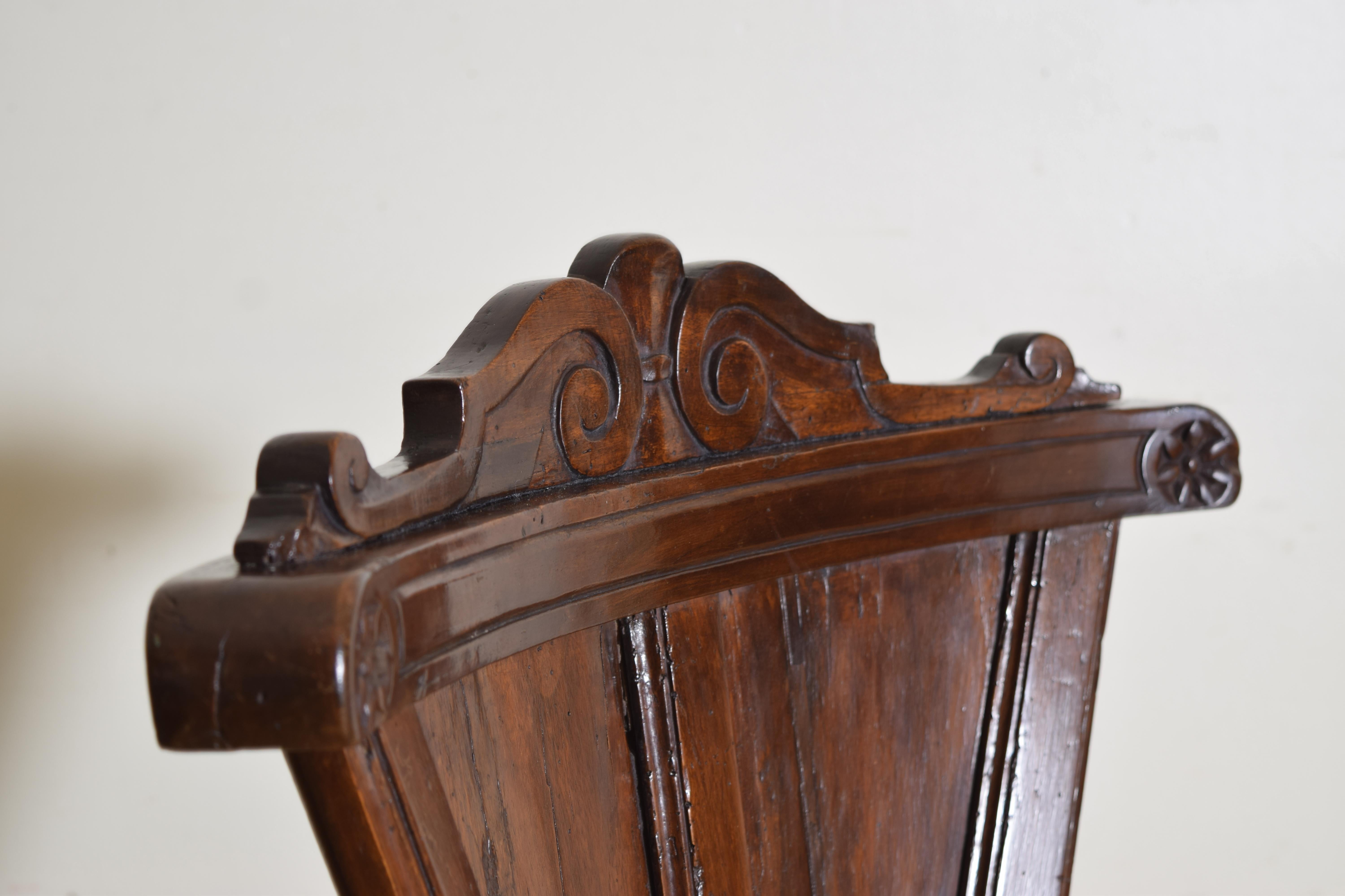 Italian, Tuscany/Marche, Renaissance Carved Walnut Sgabello Chair, 17th century For Sale 1