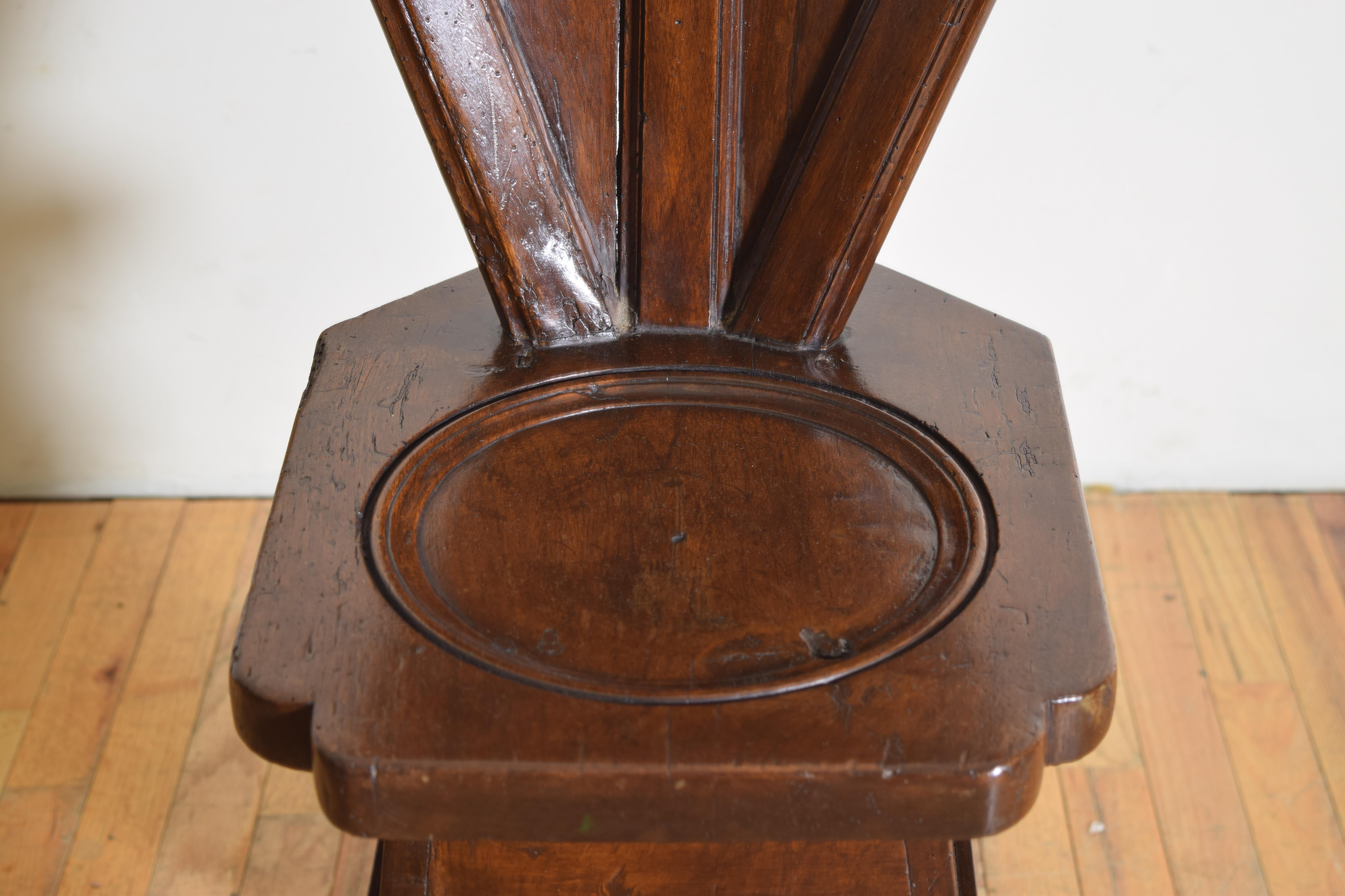Italian, Tuscany/Marche, Renaissance Carved Walnut Sgabello Chair, 17th century For Sale 2