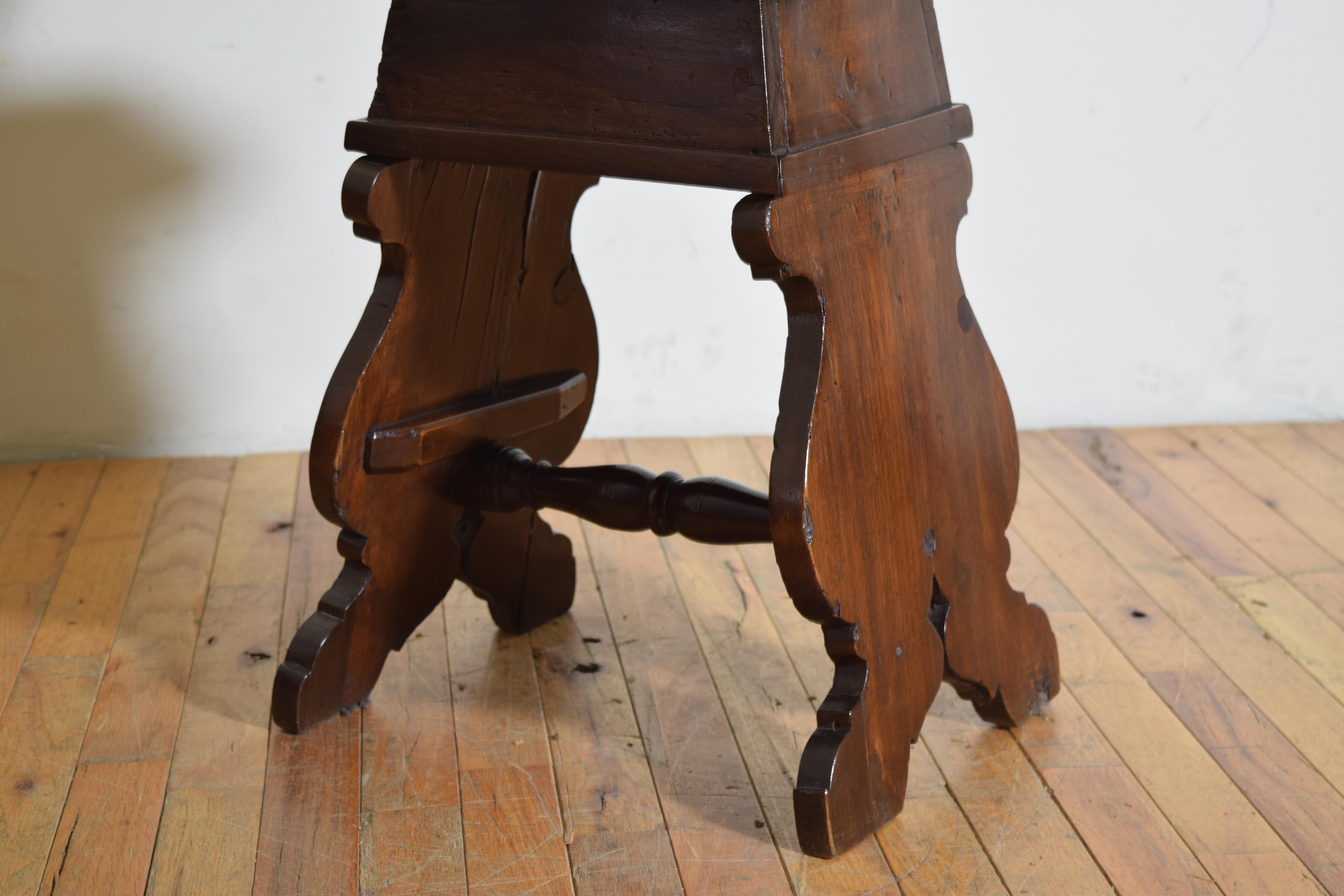 Italian, Tuscany/Marche, Renaissance Carved Walnut Sgabello Chair, 17th century For Sale 3