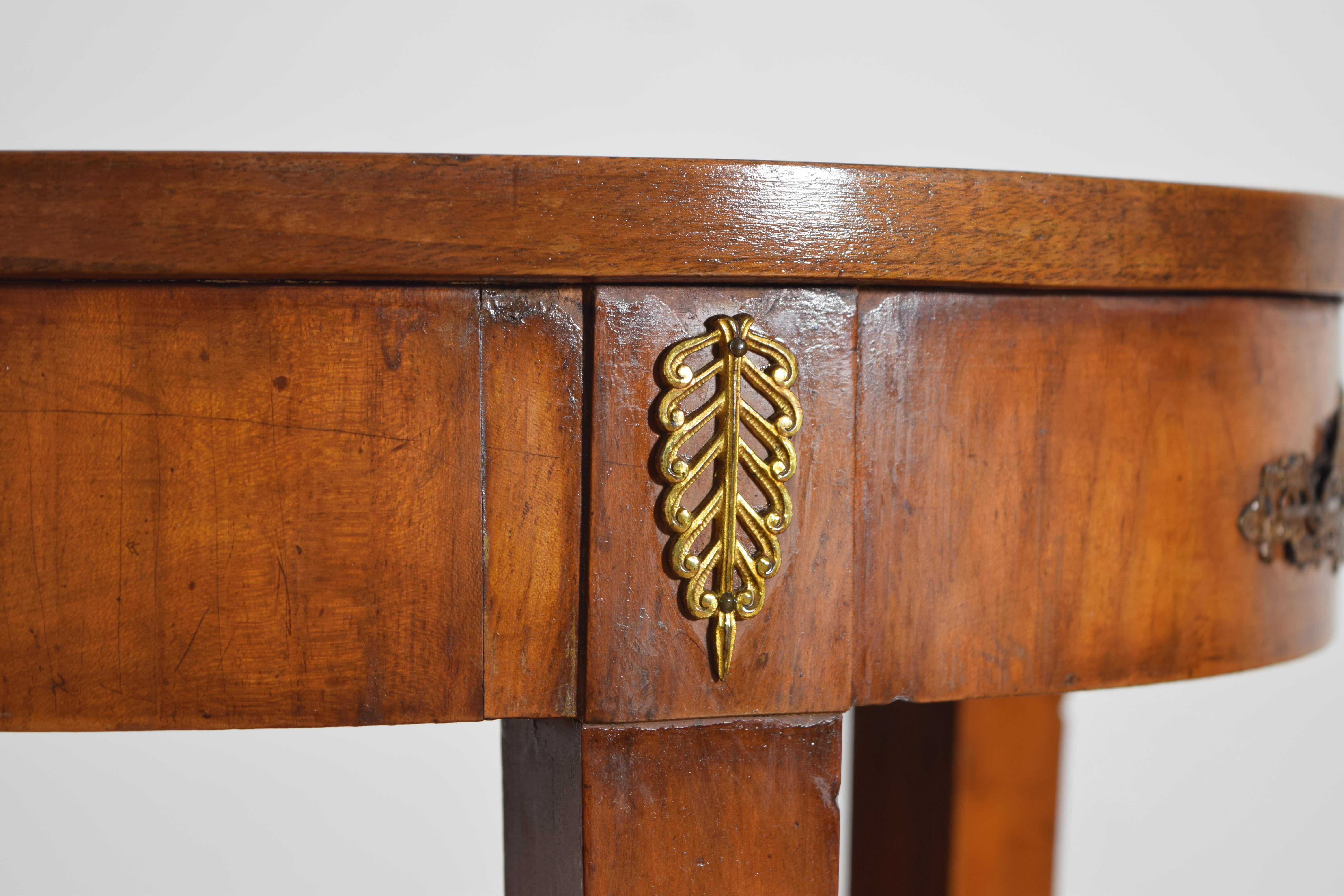 Italian, Tuscany, Neoclassic Period Walnut & Brass Mounted Oval Table, ca. 1835 For Sale 1