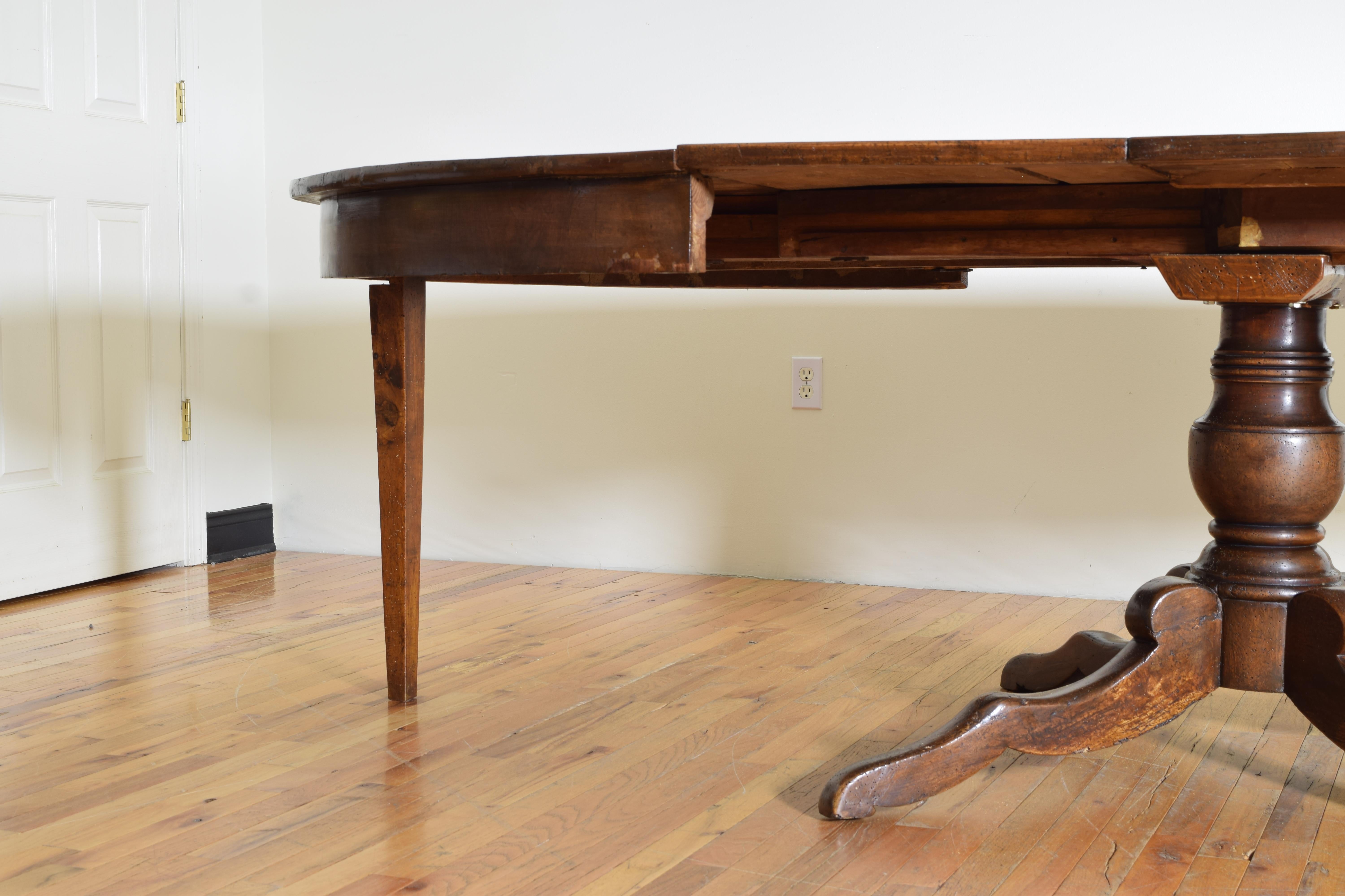 Mid-19th Century Italian, Tuscany, Neoclassic Solid Walnut Extension Dining Table, ca. 1840