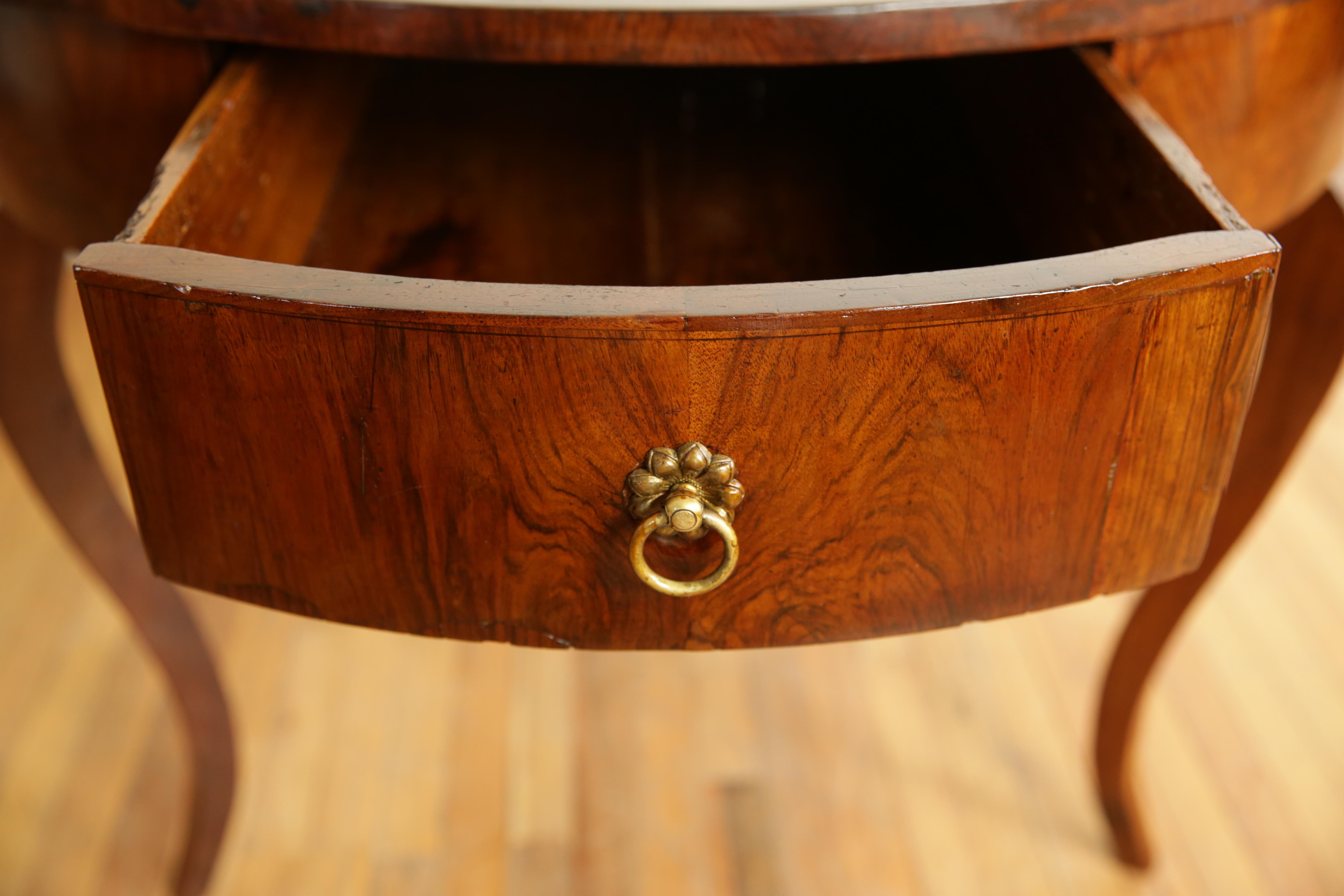 Italian, Tuscany, Neoclassic Walnut 1-Drawer Three Leg Center Table, 1stq 19thc For Sale 5
