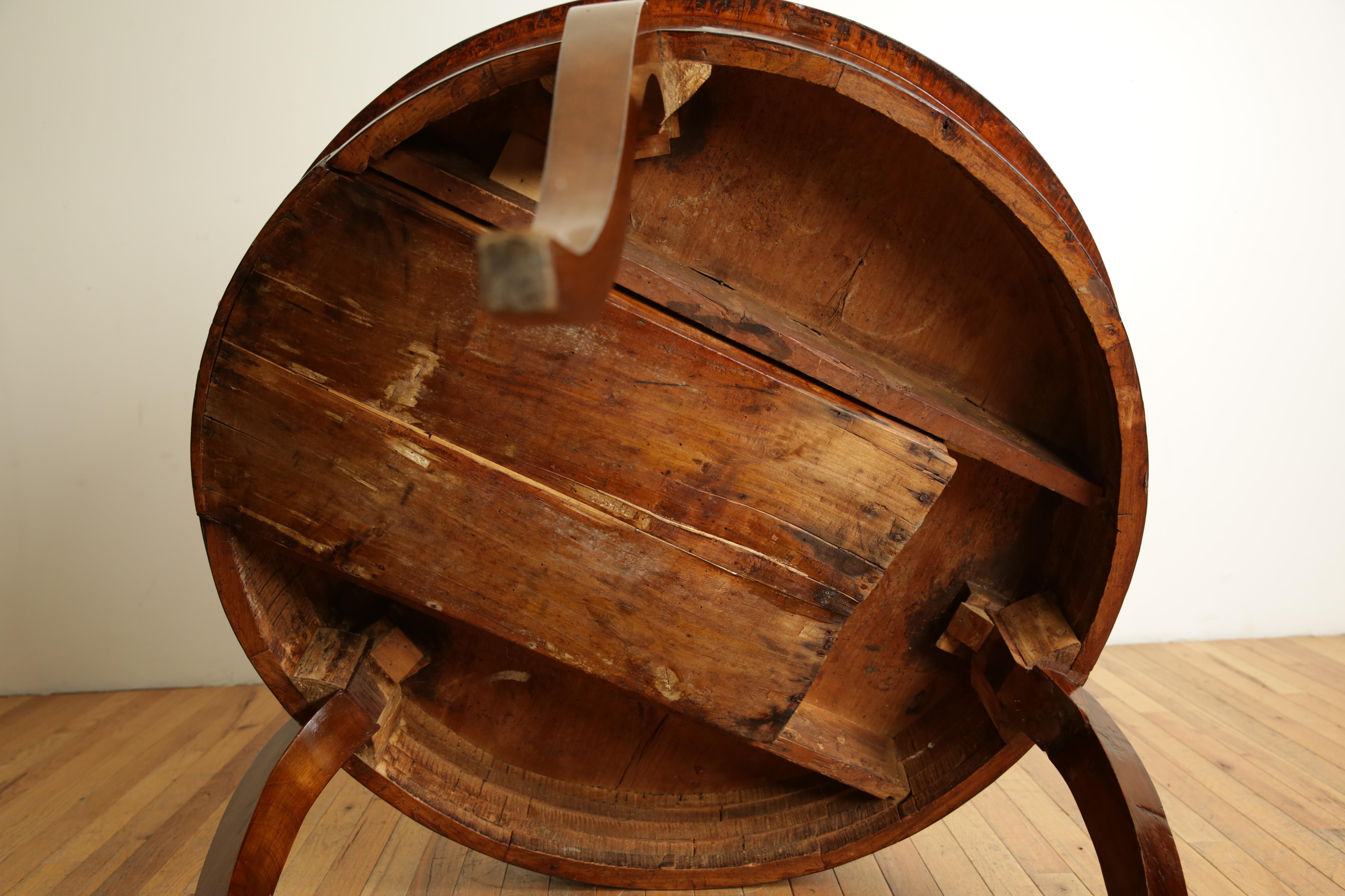 Italian, Tuscany, Neoclassic Walnut 1-Drawer Three Leg Center Table, 1stq 19thc For Sale 6