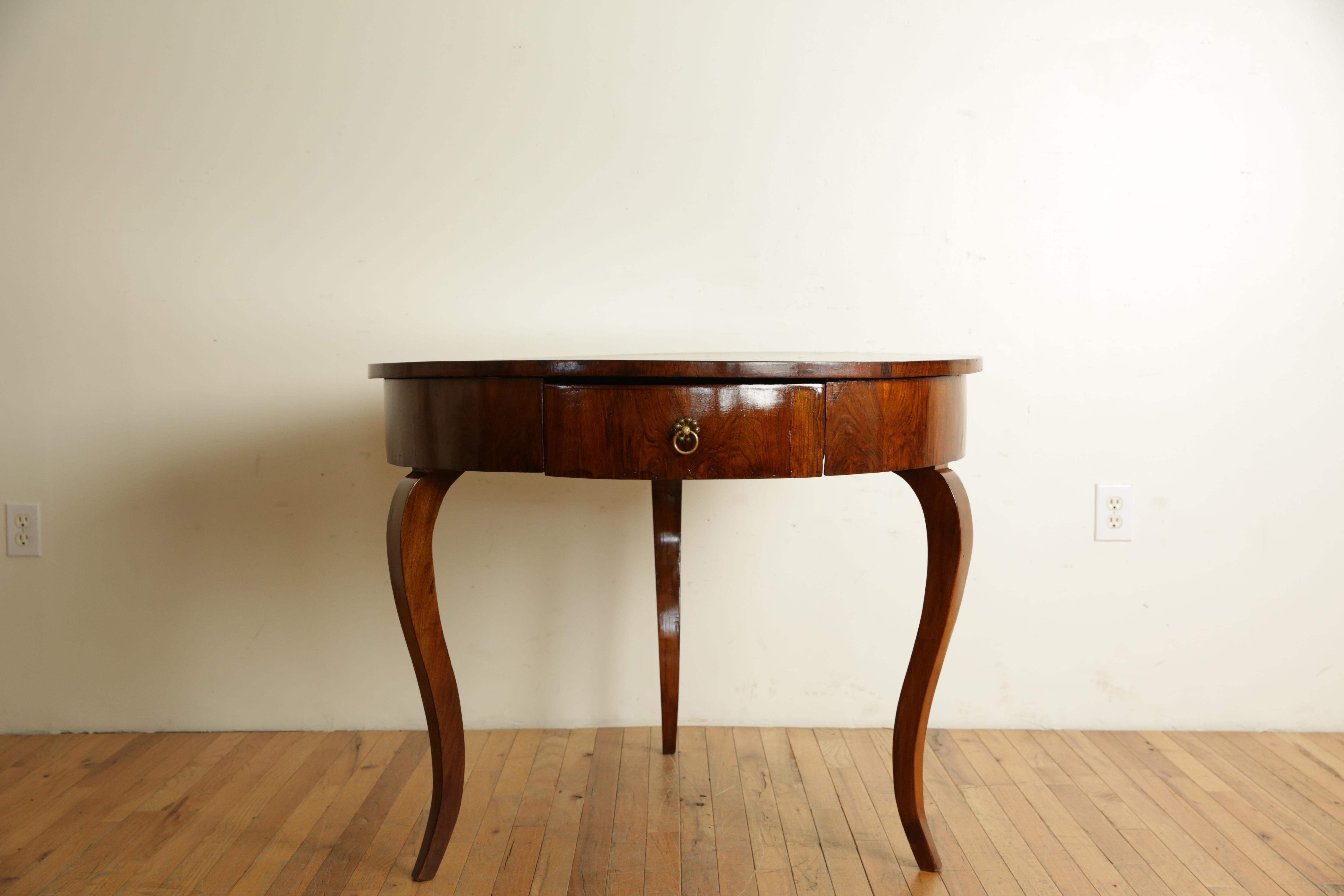 Neoclassical Italian, Tuscany, Neoclassic Walnut 1-Drawer Three Leg Center Table, 1stq 19thc For Sale