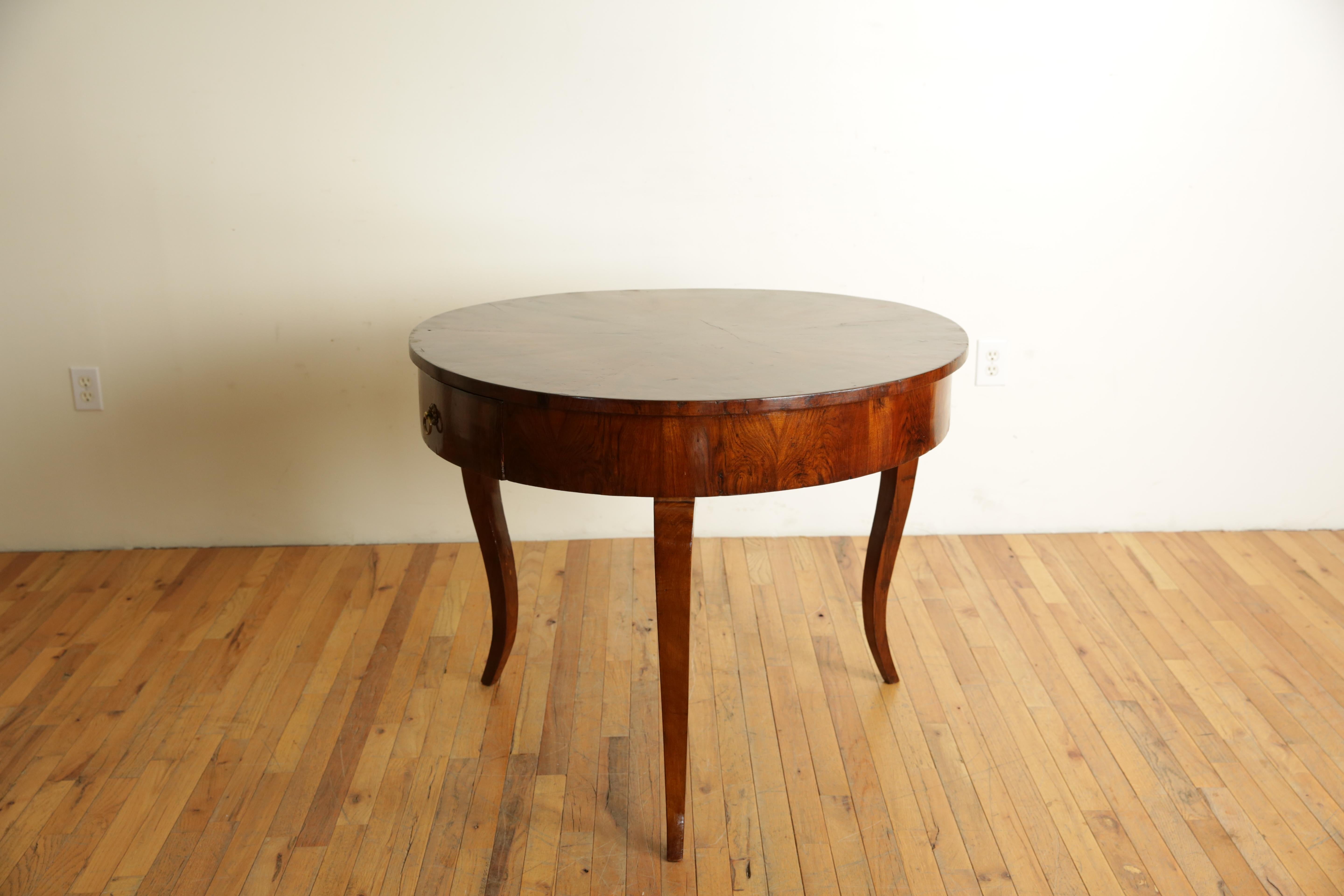 Italian, Tuscany, Neoclassic Walnut 1-Drawer Three Leg Center Table, 1stq 19thc In Good Condition For Sale In Atlanta, GA