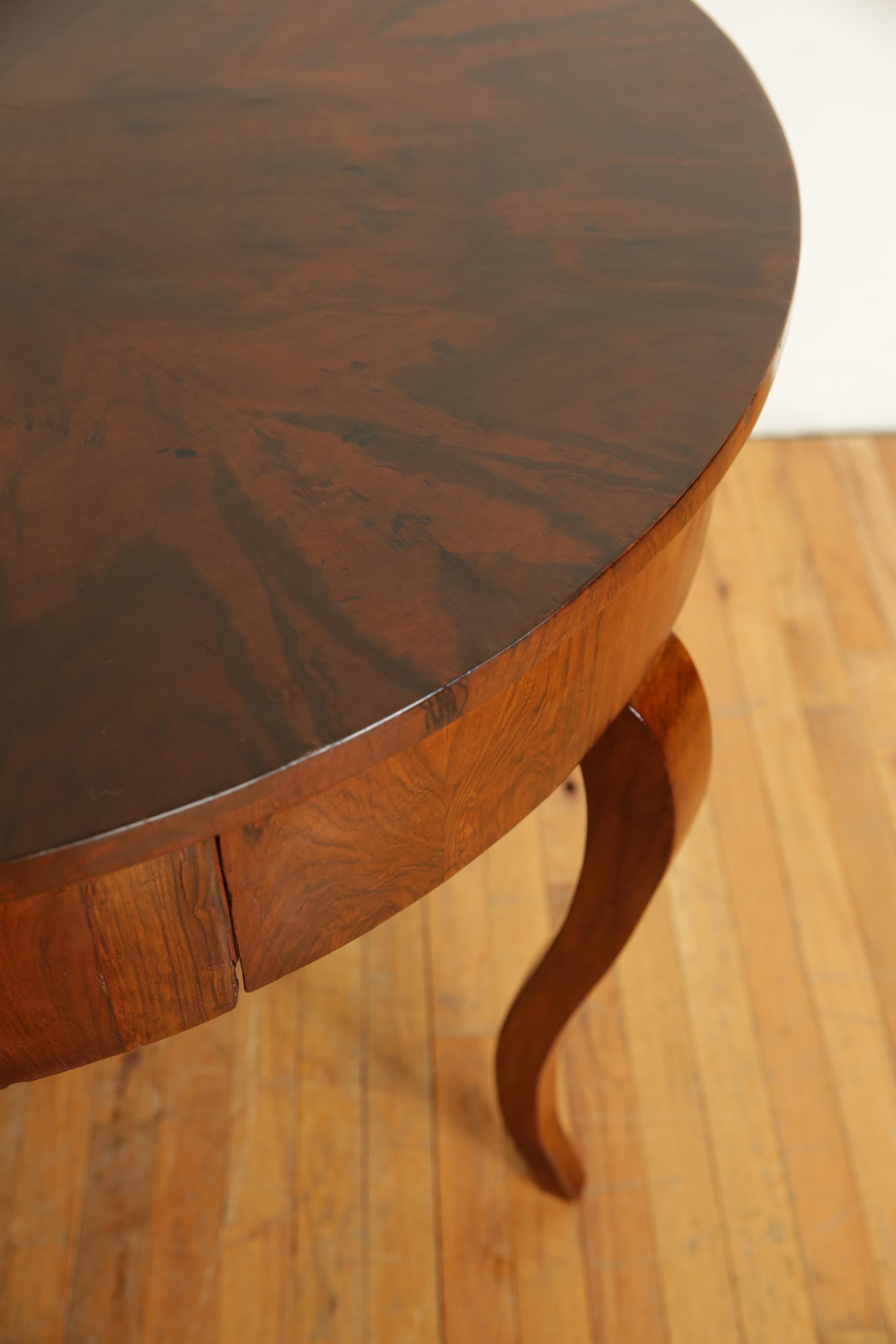 Italian, Tuscany, Neoclassic Walnut 1-Drawer Three Leg Center Table, 1stq 19thc For Sale 3