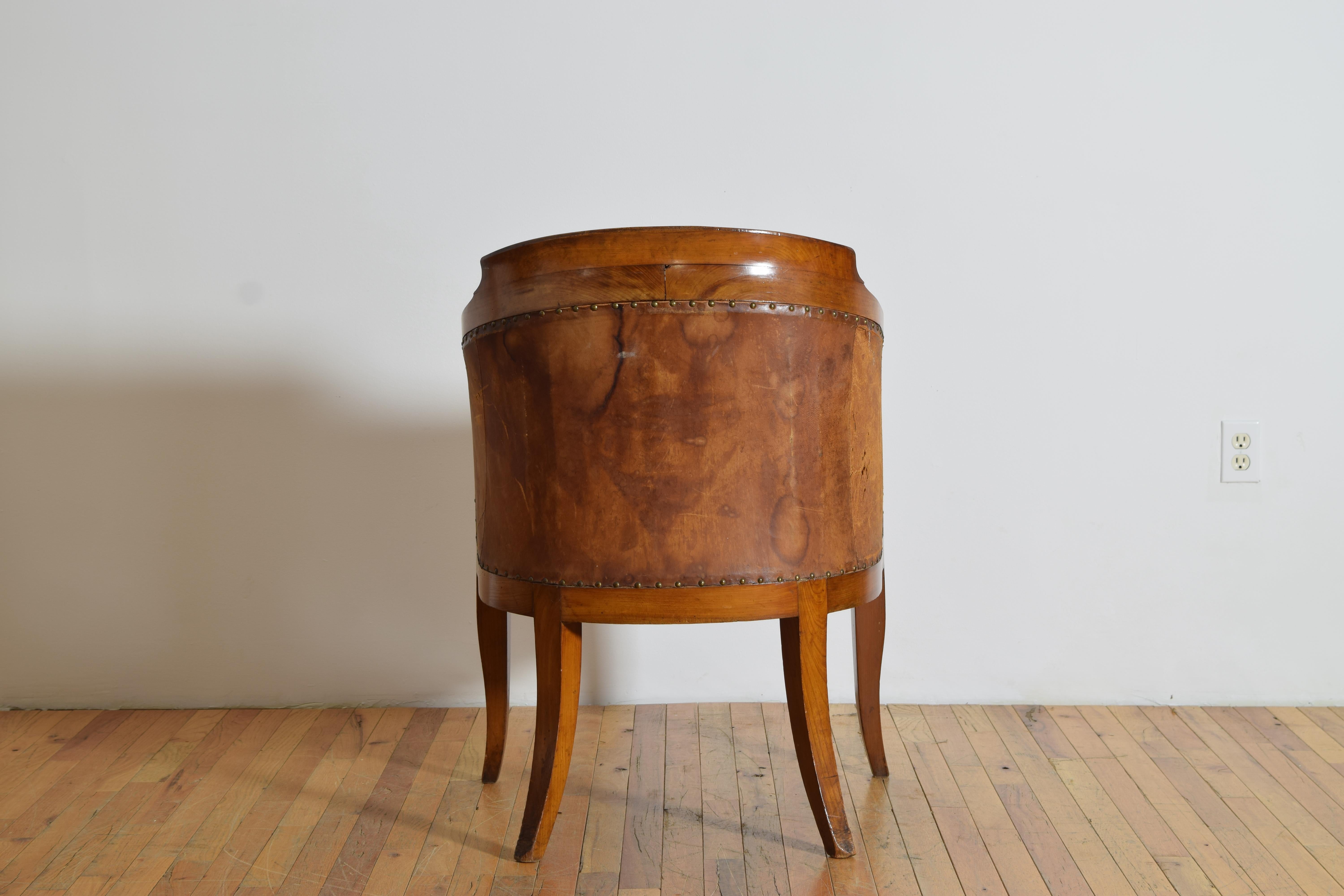 Italie, Toscane, chaise de bureau néoclassique en noyer, vers 1820-1830 Bon état - En vente à Atlanta, GA