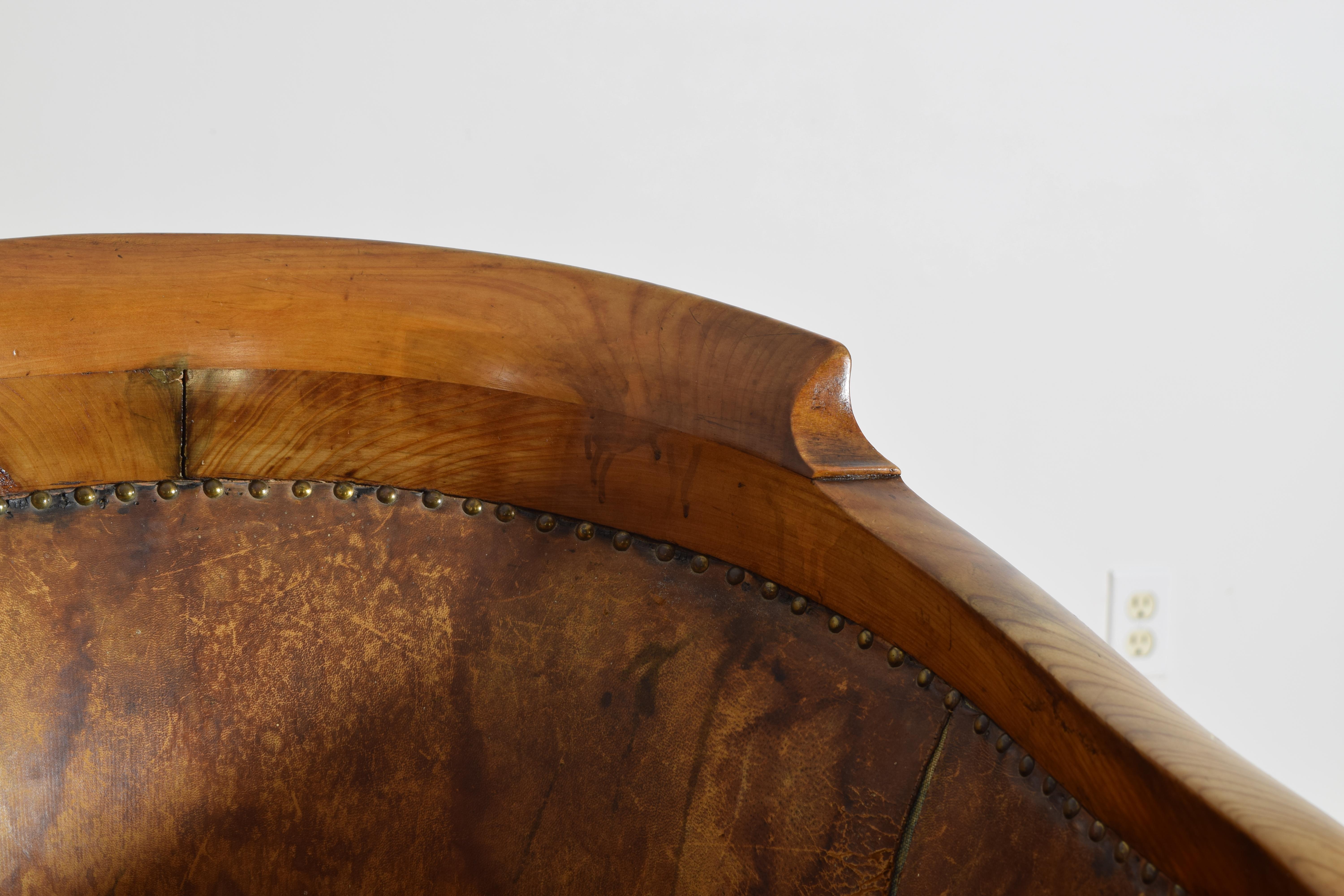 Début du XIXe siècle Italie, Toscane, chaise de bureau néoclassique en noyer, vers 1820-1830 en vente