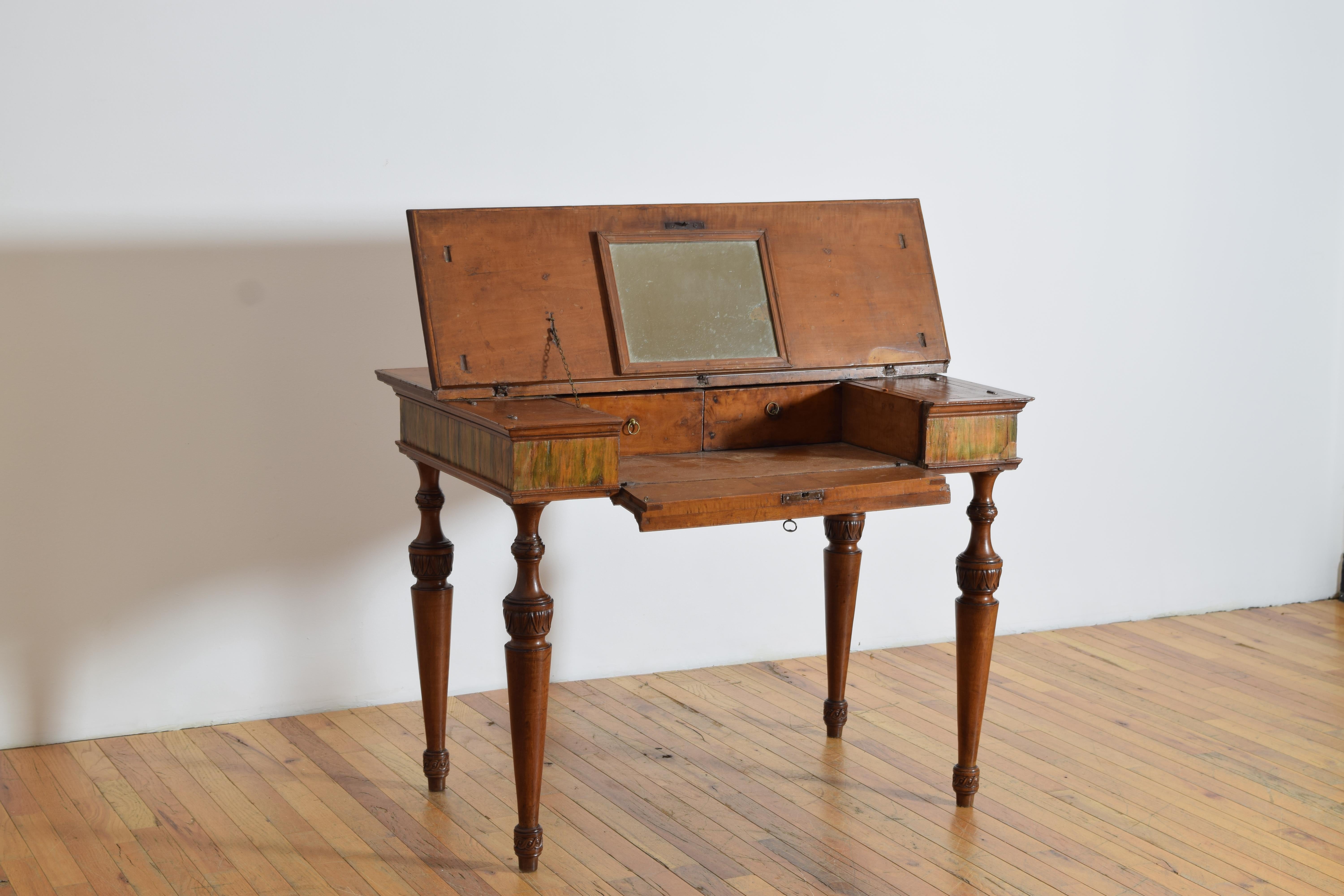 Noce Italiano, Toscana, Scrittoio neoclassico in noce metamorfico, 1780 ca. in vendita