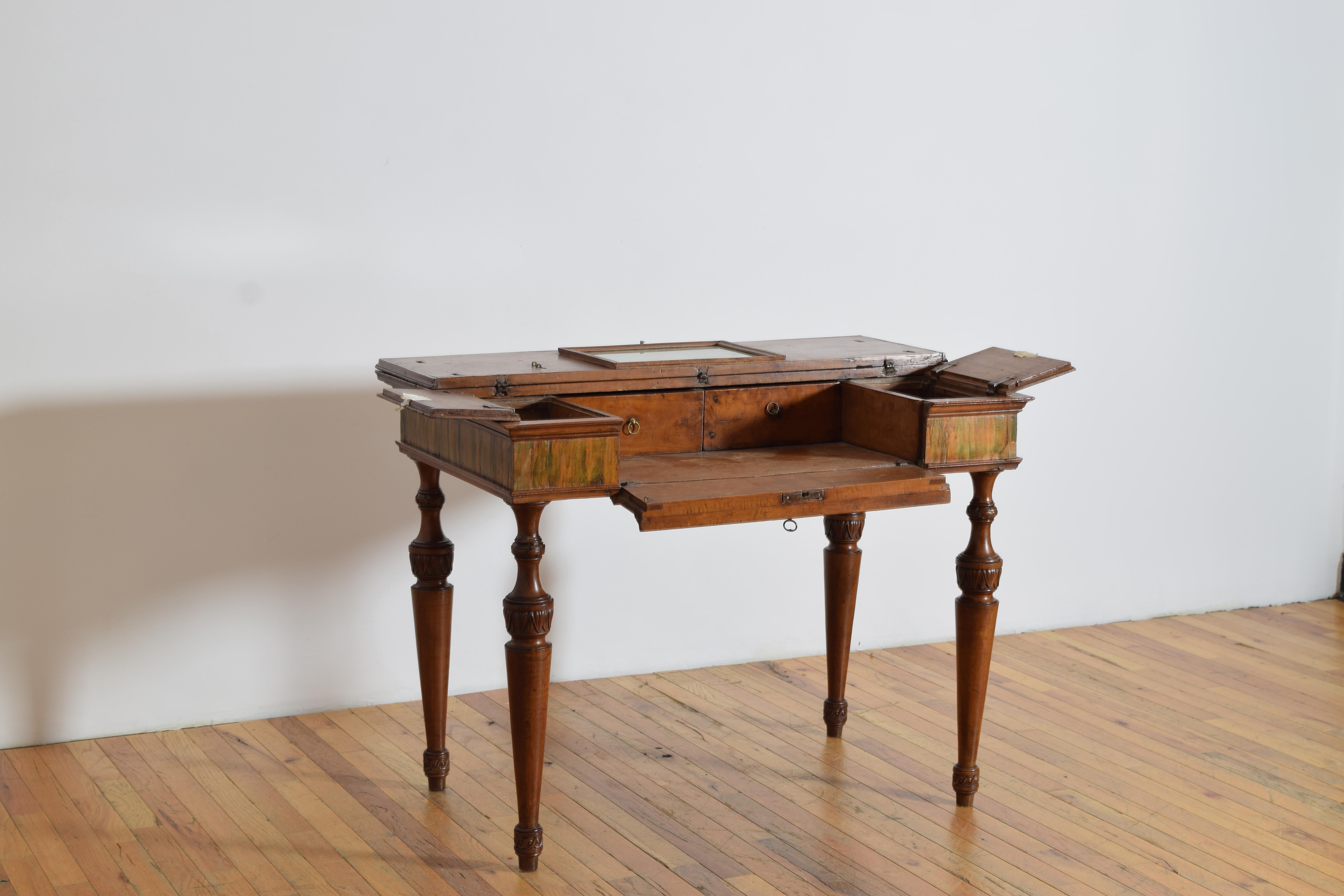 Italiano, Toscana, Scrittoio neoclassico in noce metamorfico, 1780 ca. in vendita 1