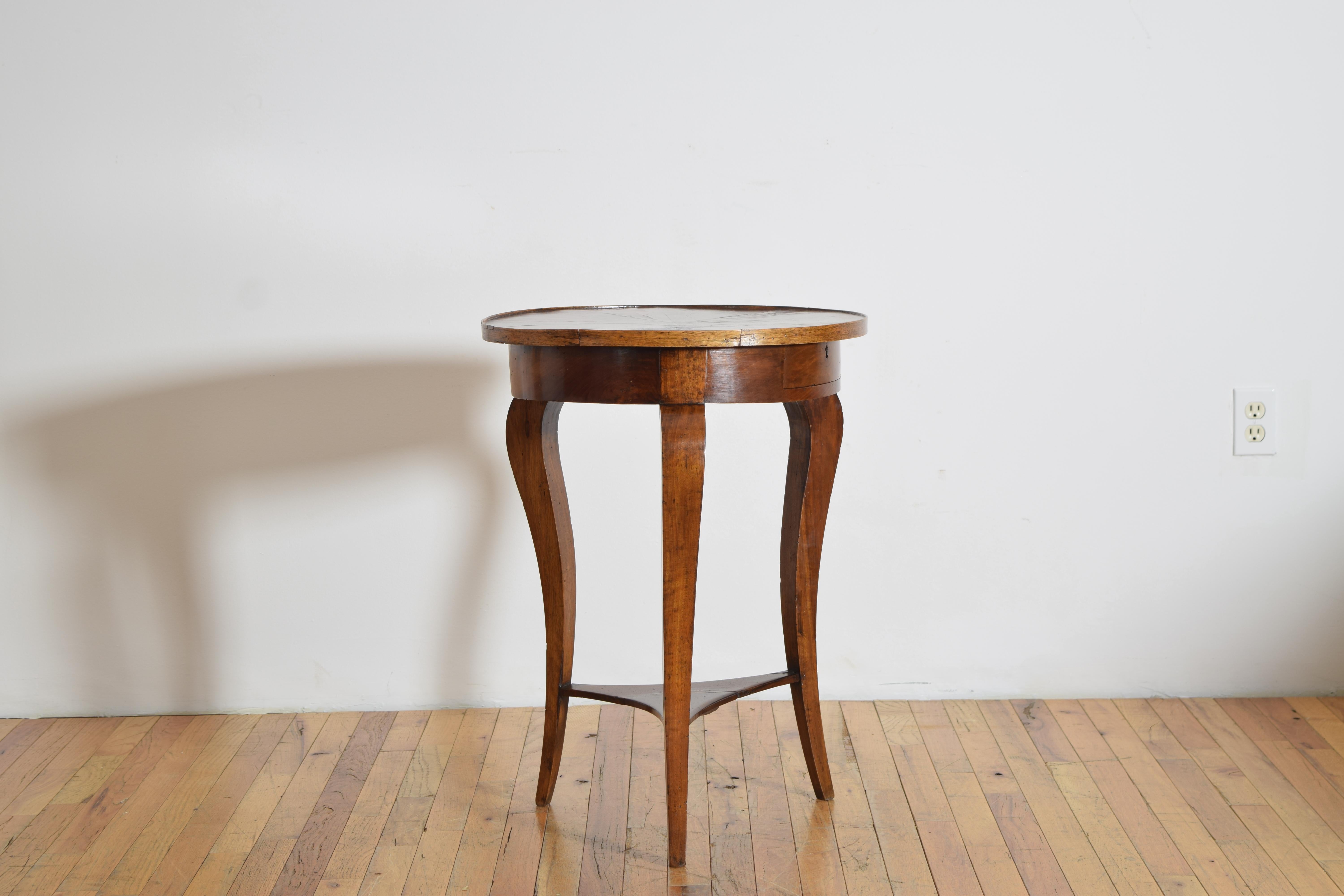 Italian, Tuscany, Neoclassic Walnut & Veneer 1-Drawer Side Table, ca. 1830 In Good Condition For Sale In Atlanta, GA