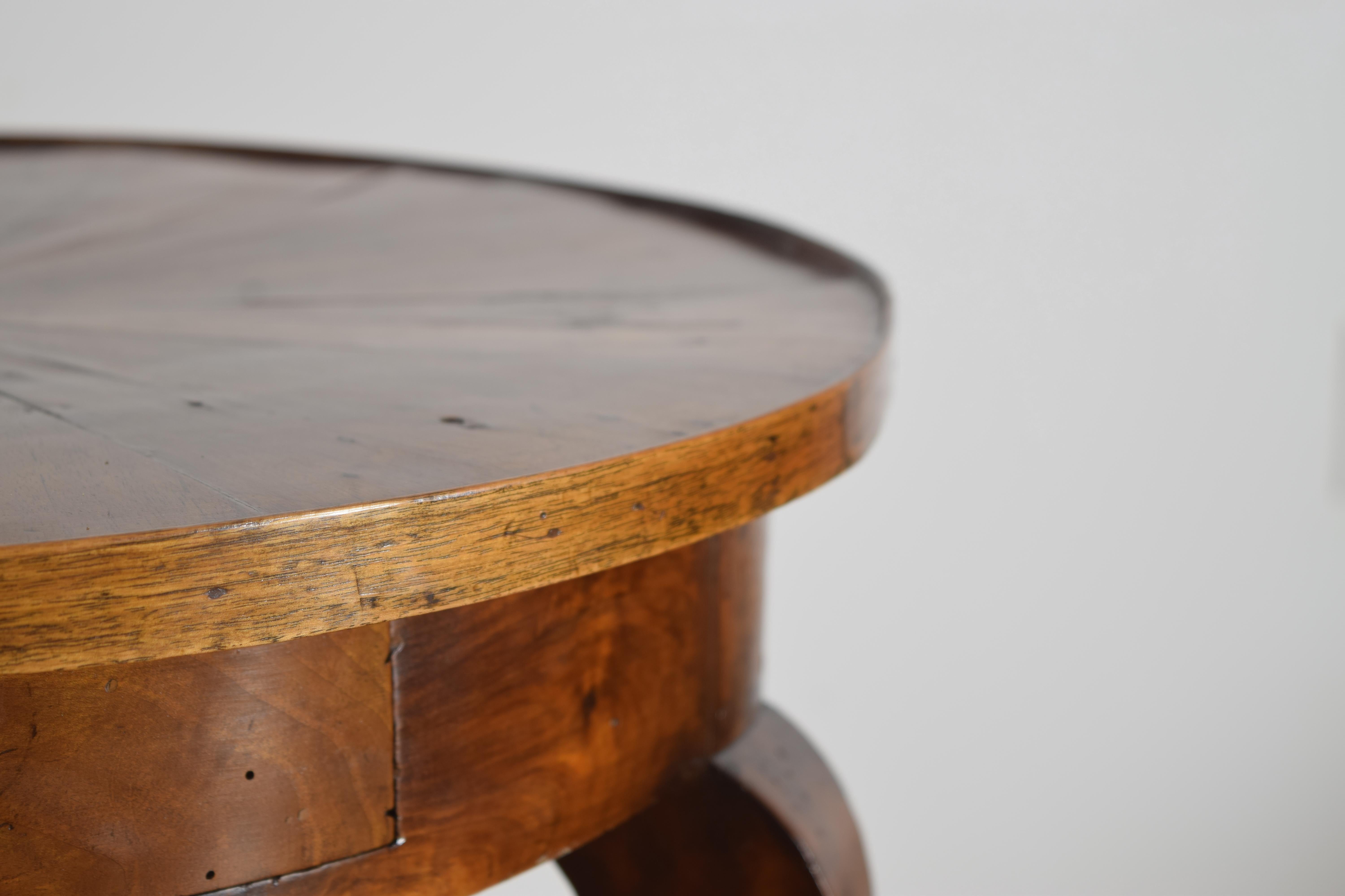 Italian, Tuscany, Neoclassic Walnut & Veneer 1-Drawer Side Table, ca. 1830 For Sale 1