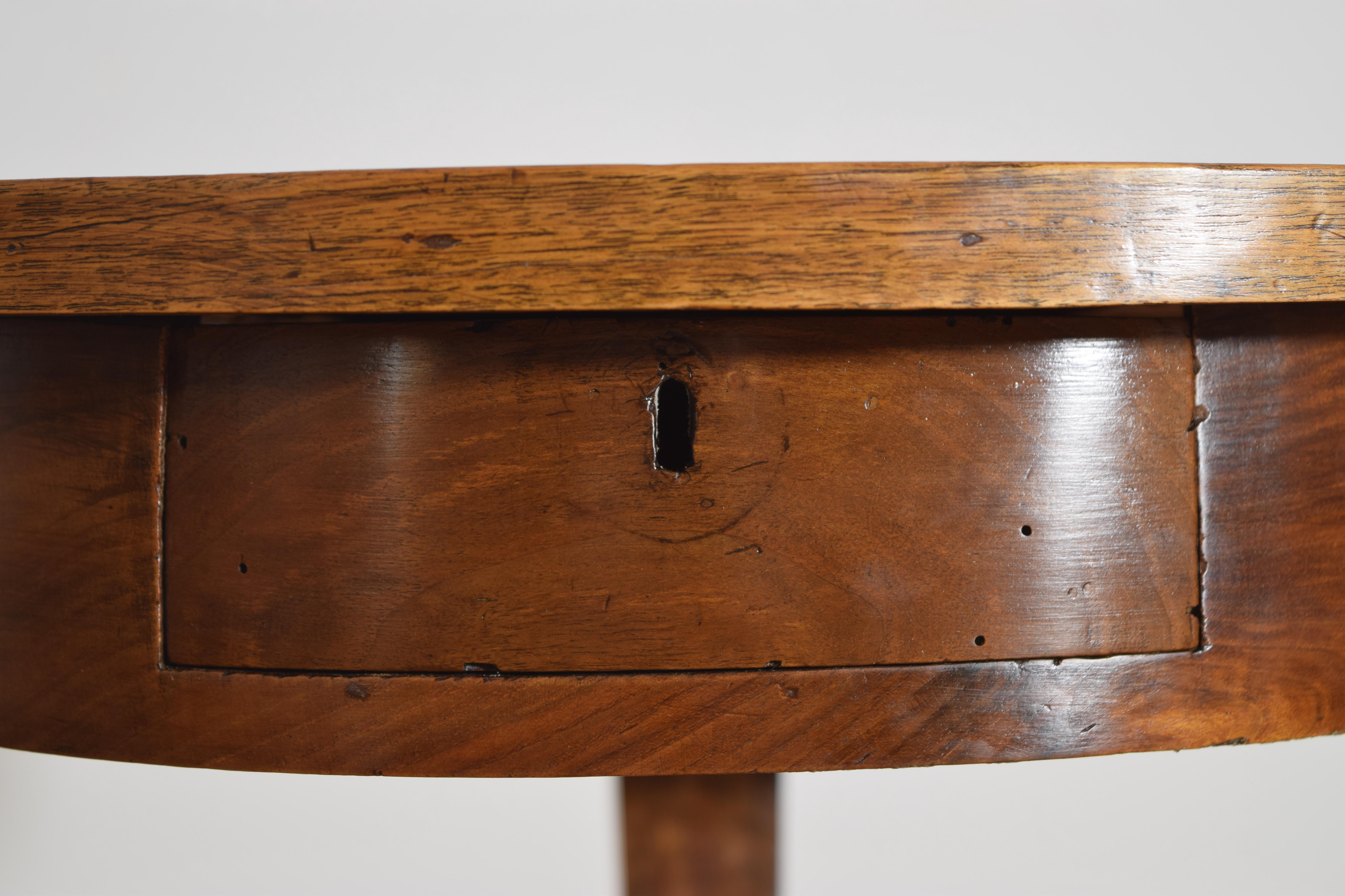 Italian, Tuscany, Neoclassic Walnut & Veneer 1-Drawer Side Table, ca. 1830 For Sale 2
