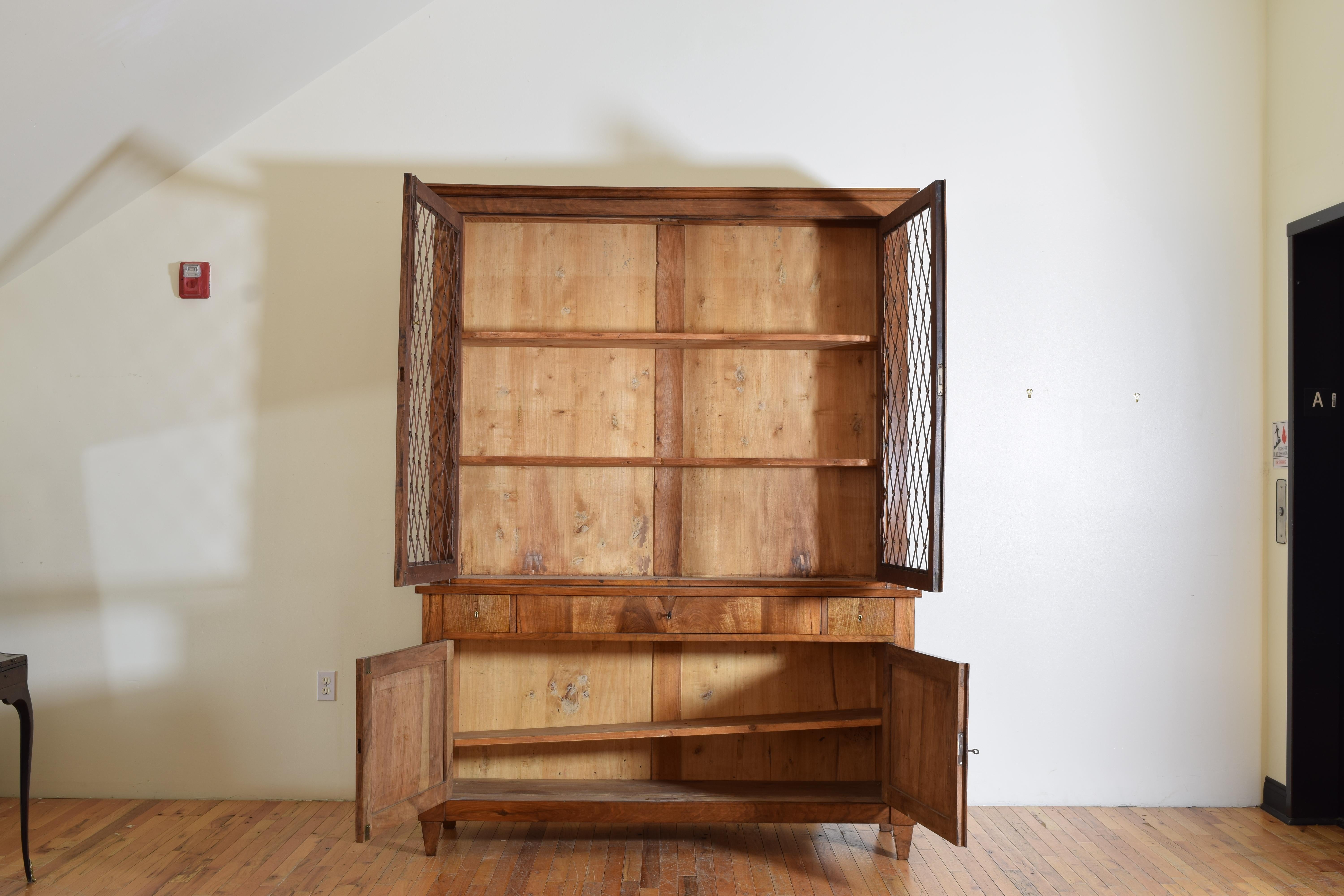 Italian, Tuscany, Neoclassical Period Walnut 2-Piece Bookcase Cabinet 2ndq 19thc 1