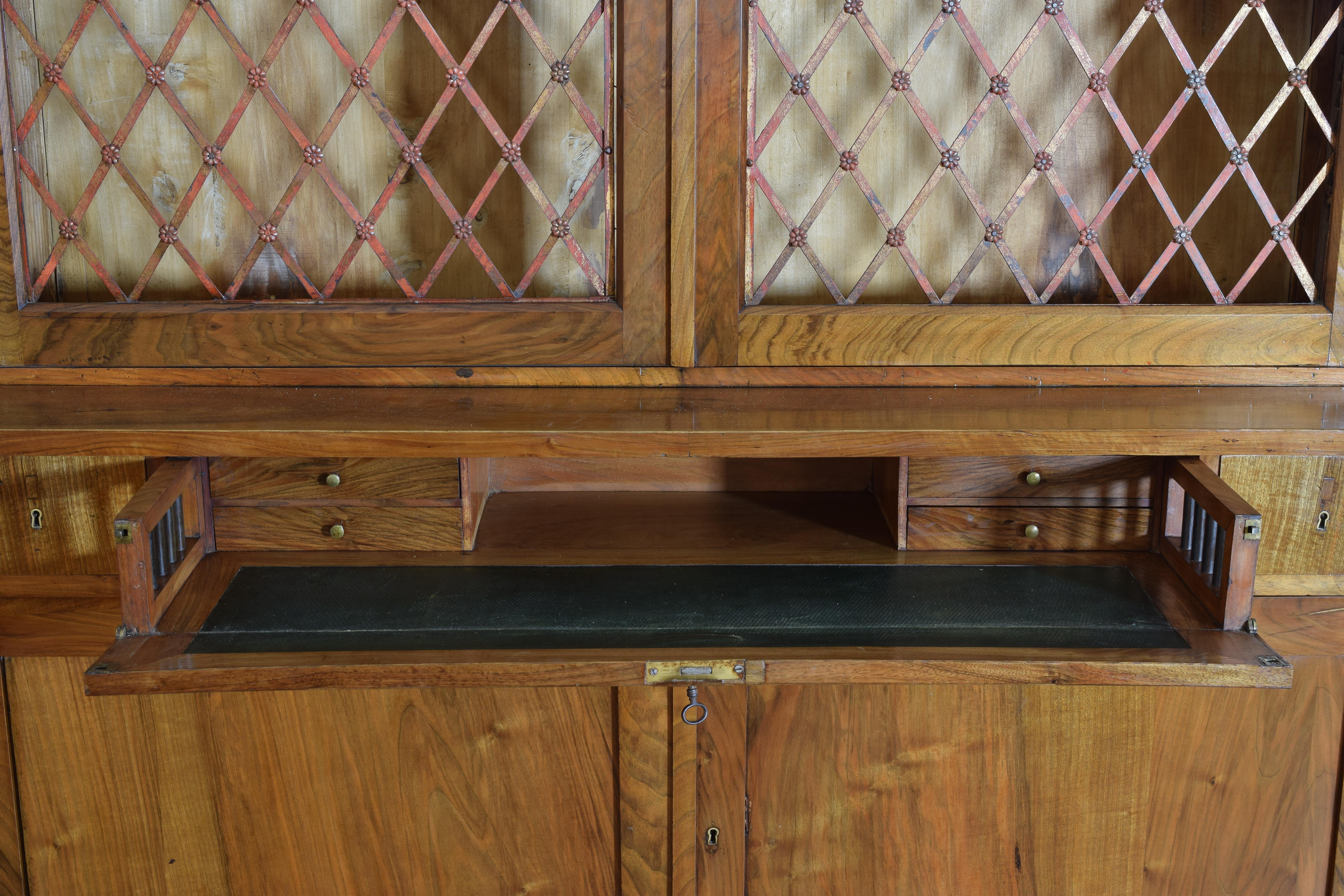 Italian, Tuscany, Neoclassical Period Walnut 2-Piece Bookcase Cabinet 2ndq 19thc 2