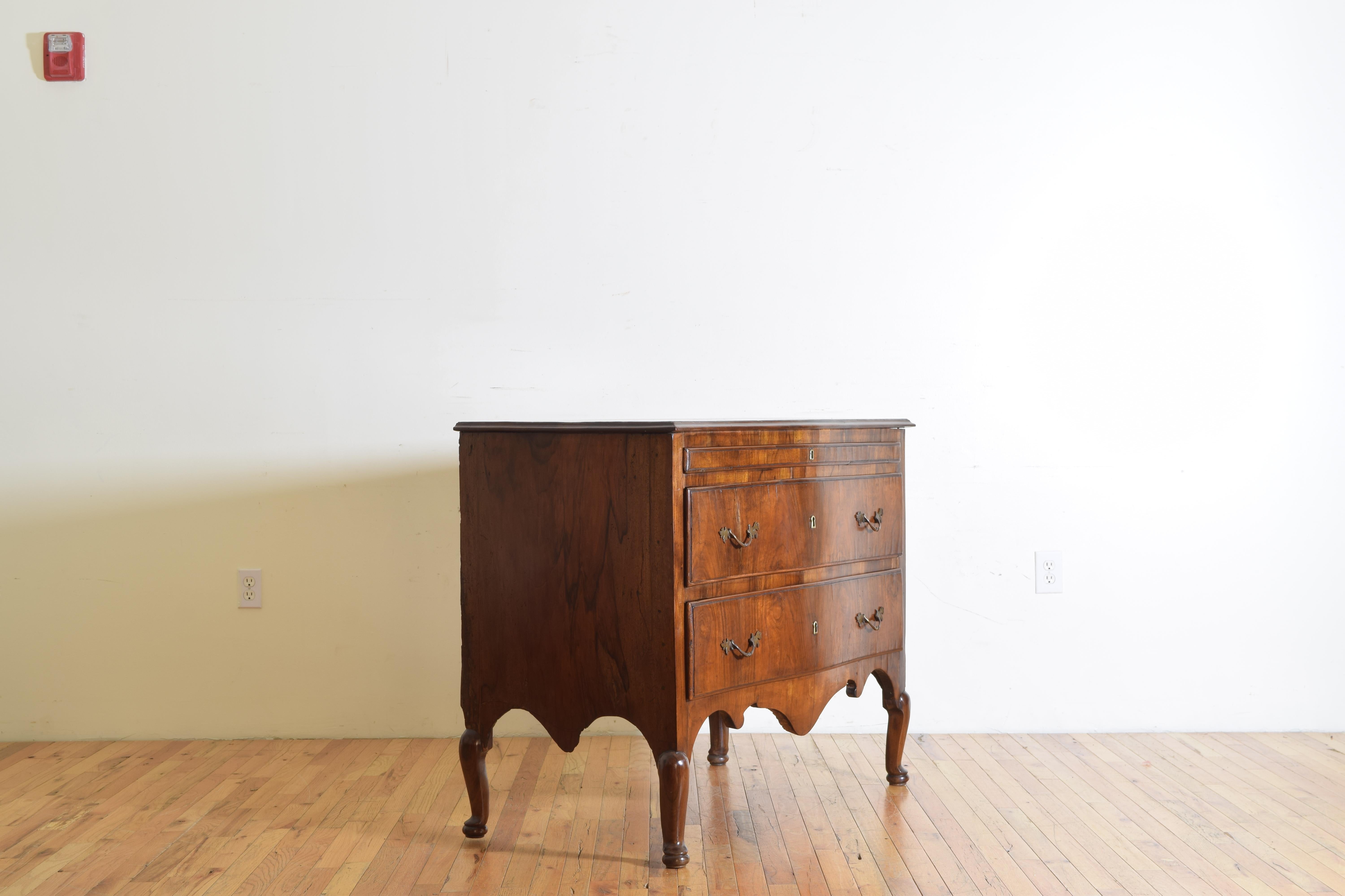 Italian, Tuscany, Shaped Walnut 3-Drawer Commode, Mid-18th Century 2