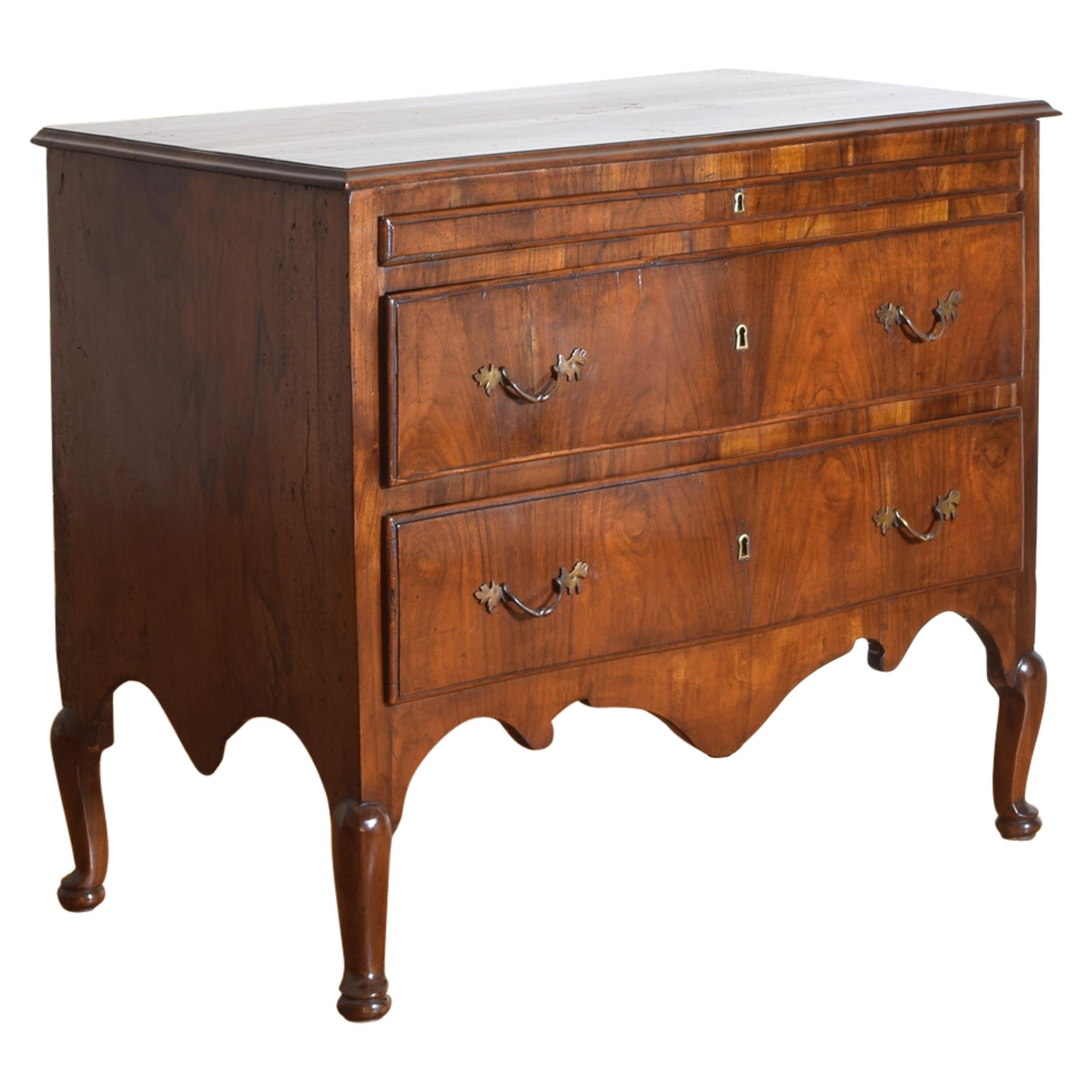 Italian, Tuscany, Shaped Walnut 3-Drawer Commode, Mid-18th Century