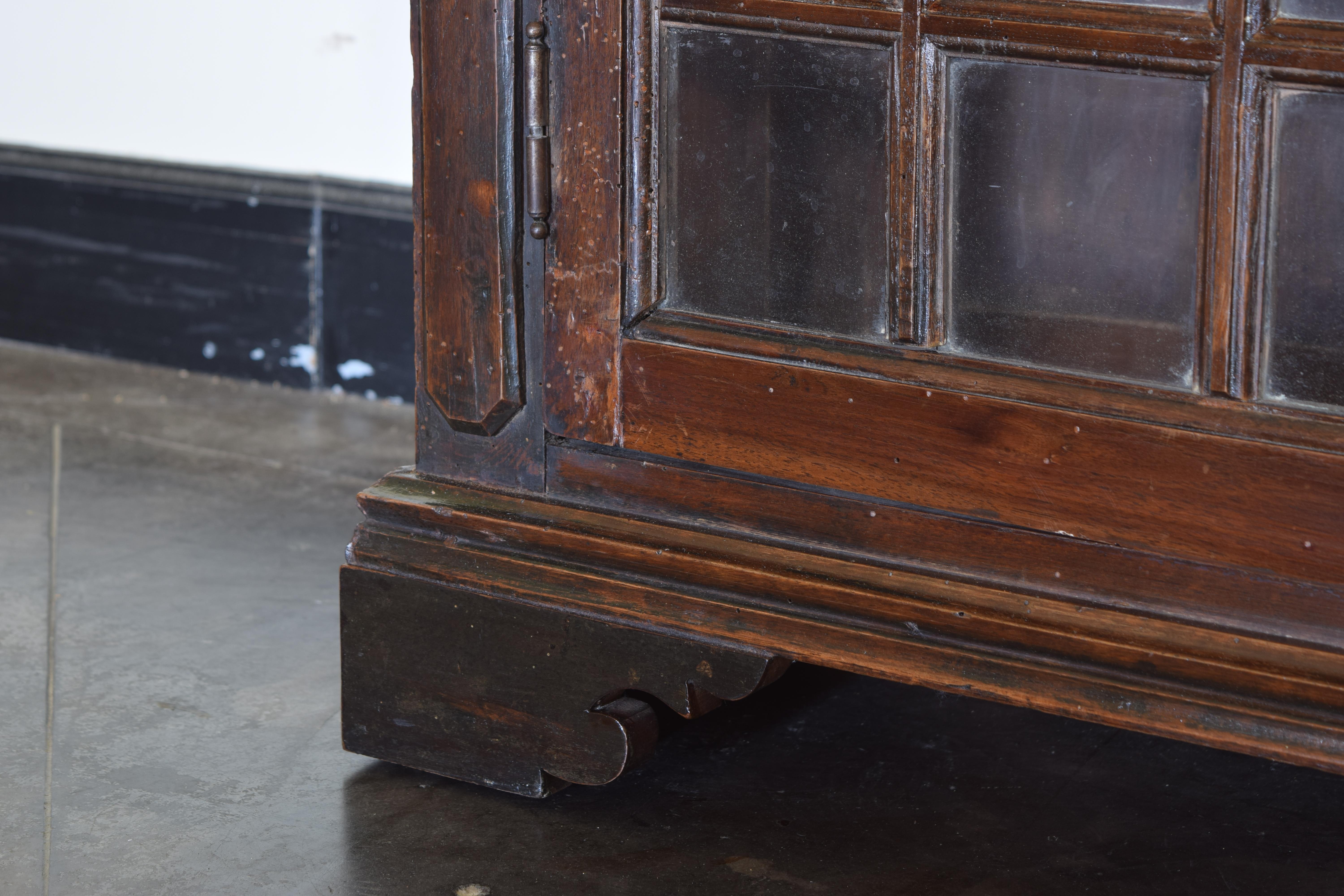 Italien, Toscane, cabinet de notaire à 4 portes en noyer, 3e quart du XIXe siècle en vente 3