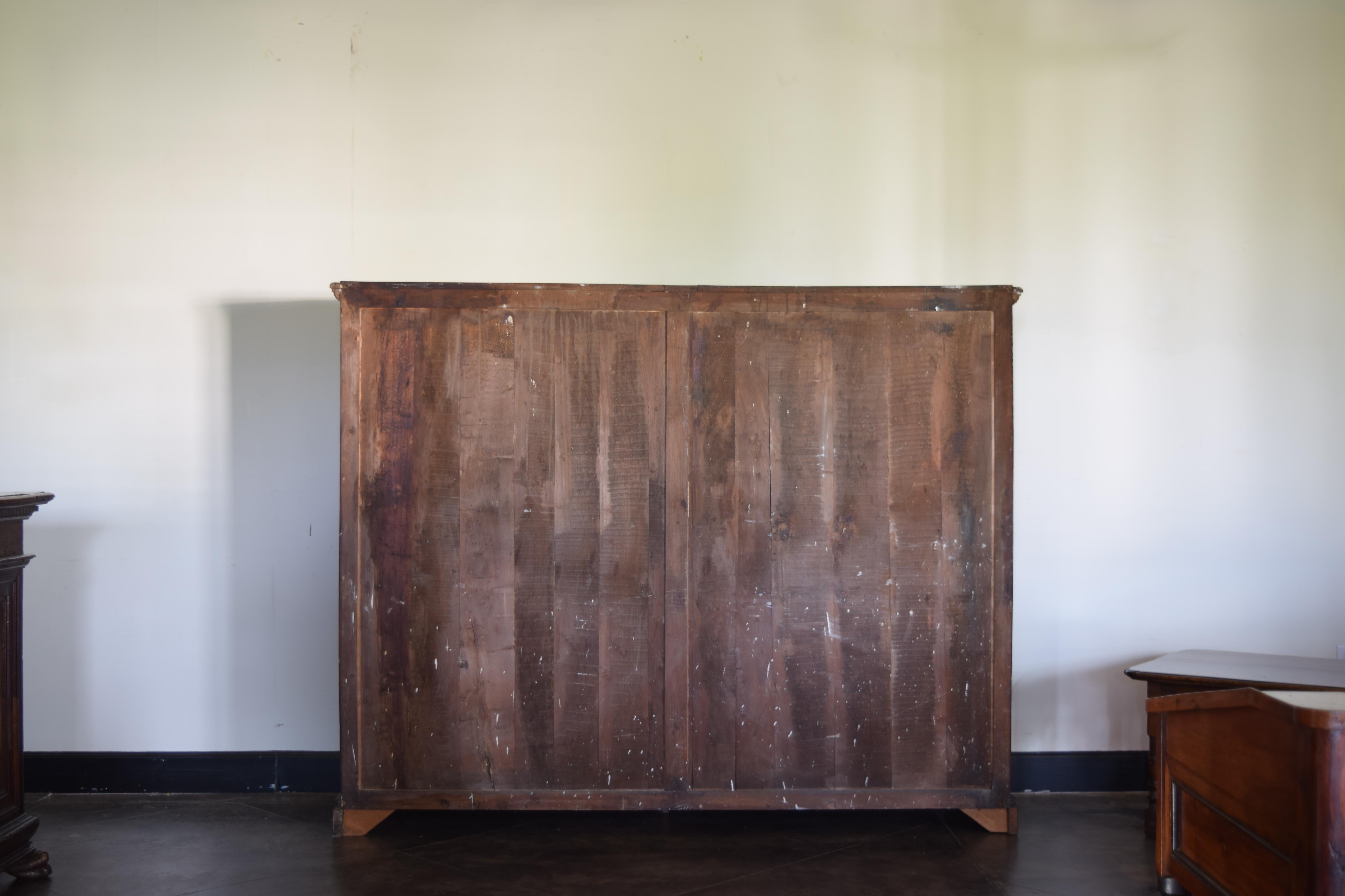 Italien, Toscane, cabinet de notaire à 4 portes en noyer, 3e quart du XIXe siècle en vente 4