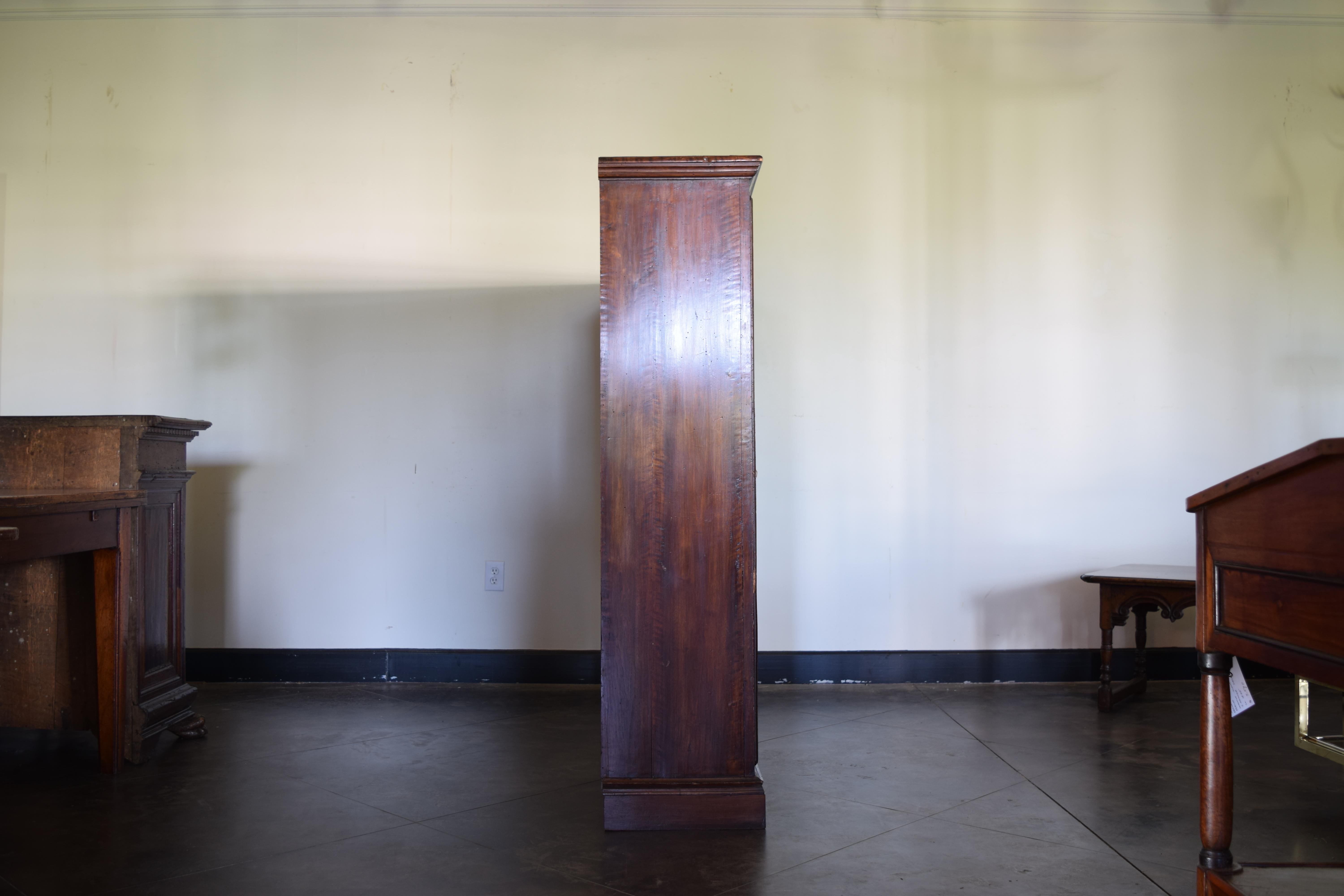 Italien, Toscane, cabinet de notaire à 4 portes en noyer, 3e quart du XIXe siècle Bon état - En vente à Atlanta, GA
