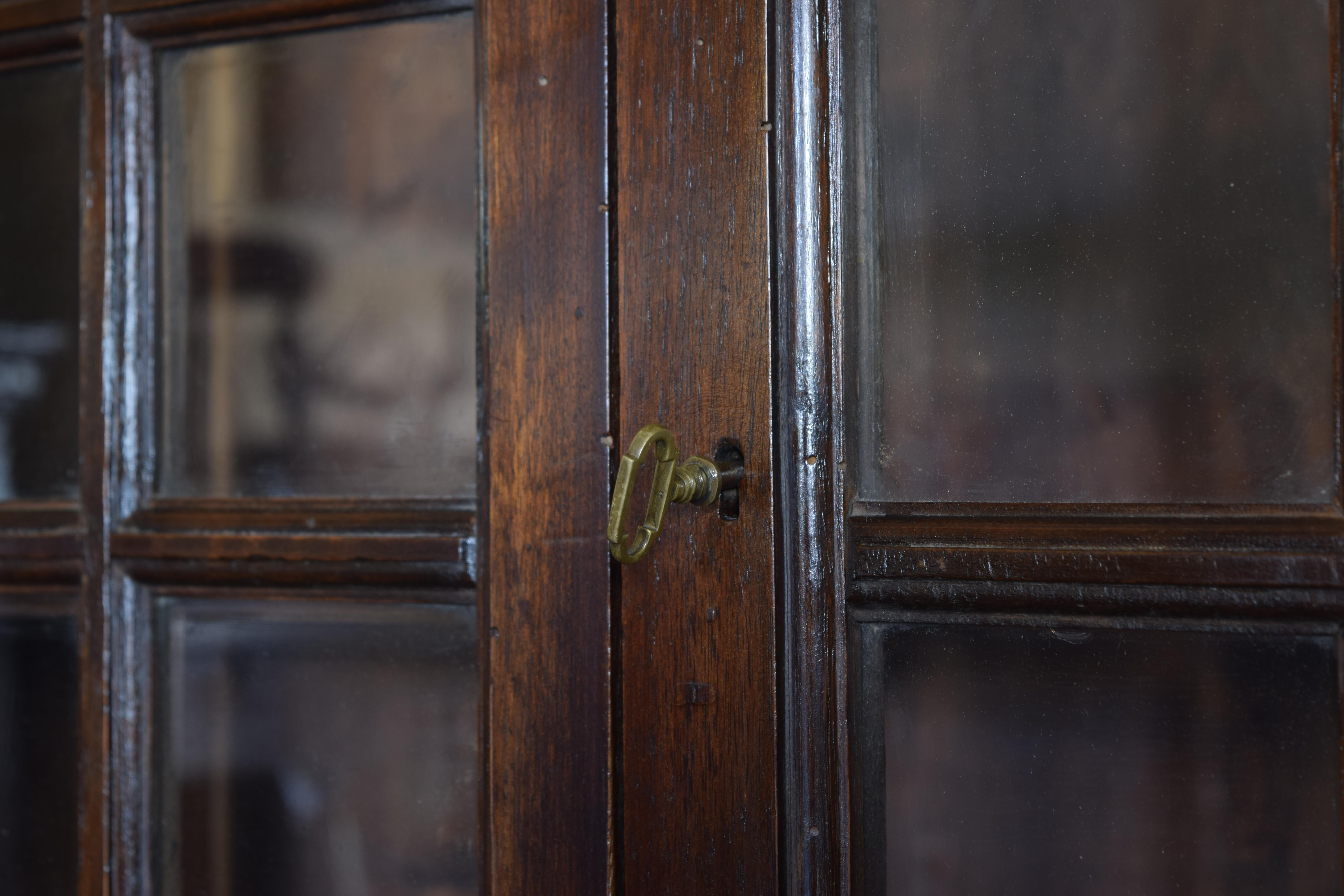 Italien, Toscane, cabinet de notaire à 4 portes en noyer, 3e quart du XIXe siècle en vente 2