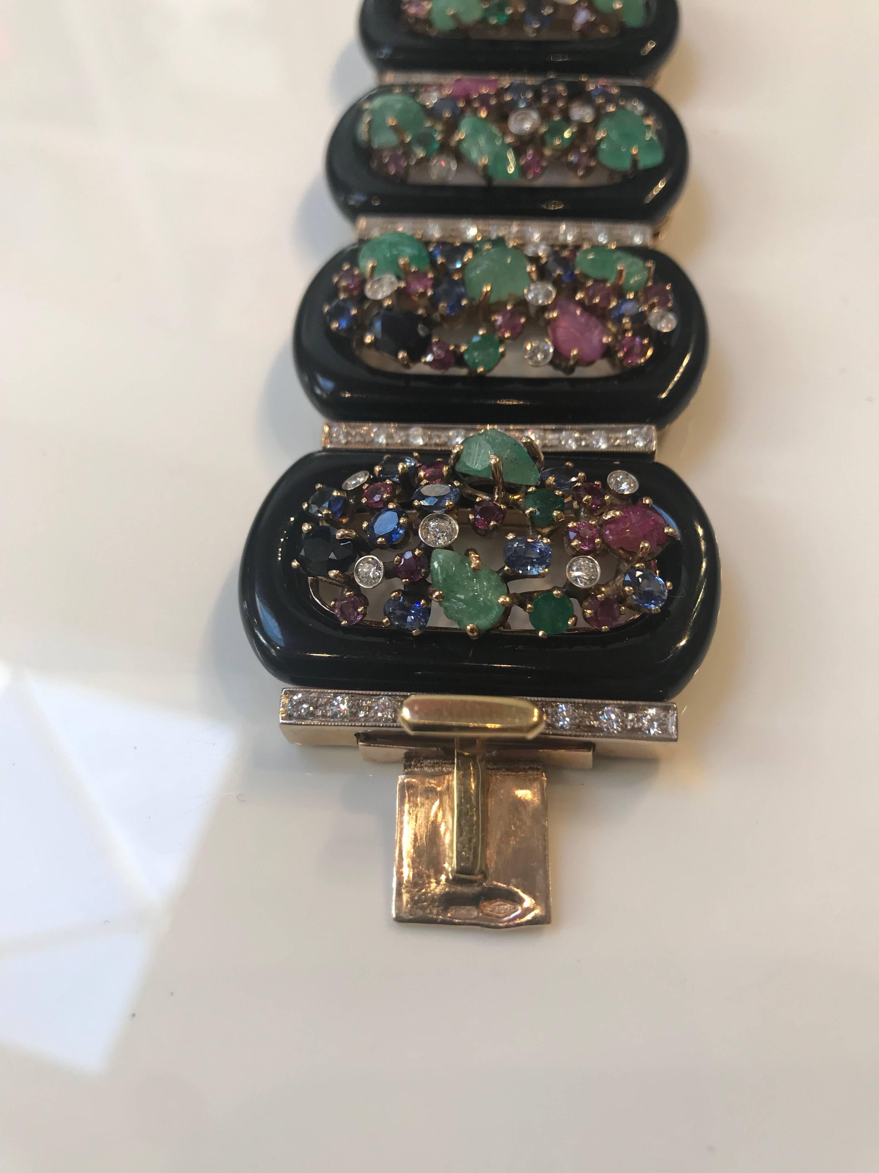 Italian Multi Carved Gem Jewelled Articulated Onyx Bracelet in 18 Carat Gold In Good Condition For Sale In Malvern, Victoria