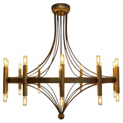 Lampadario italiano a dodici luci in bronzo, metà del secolo scorso, circa anni '70