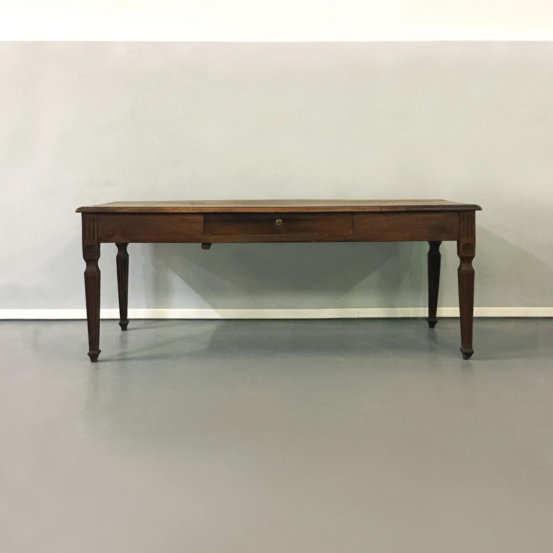 Italian 20th century rectangular top walnut desk with drawers, 1900s
Walnut desk with drawers dating back to the early 1900s, with 18th century decorative motif. Rectangular top, paws with decorative motif and narrowing in the upper part. Three