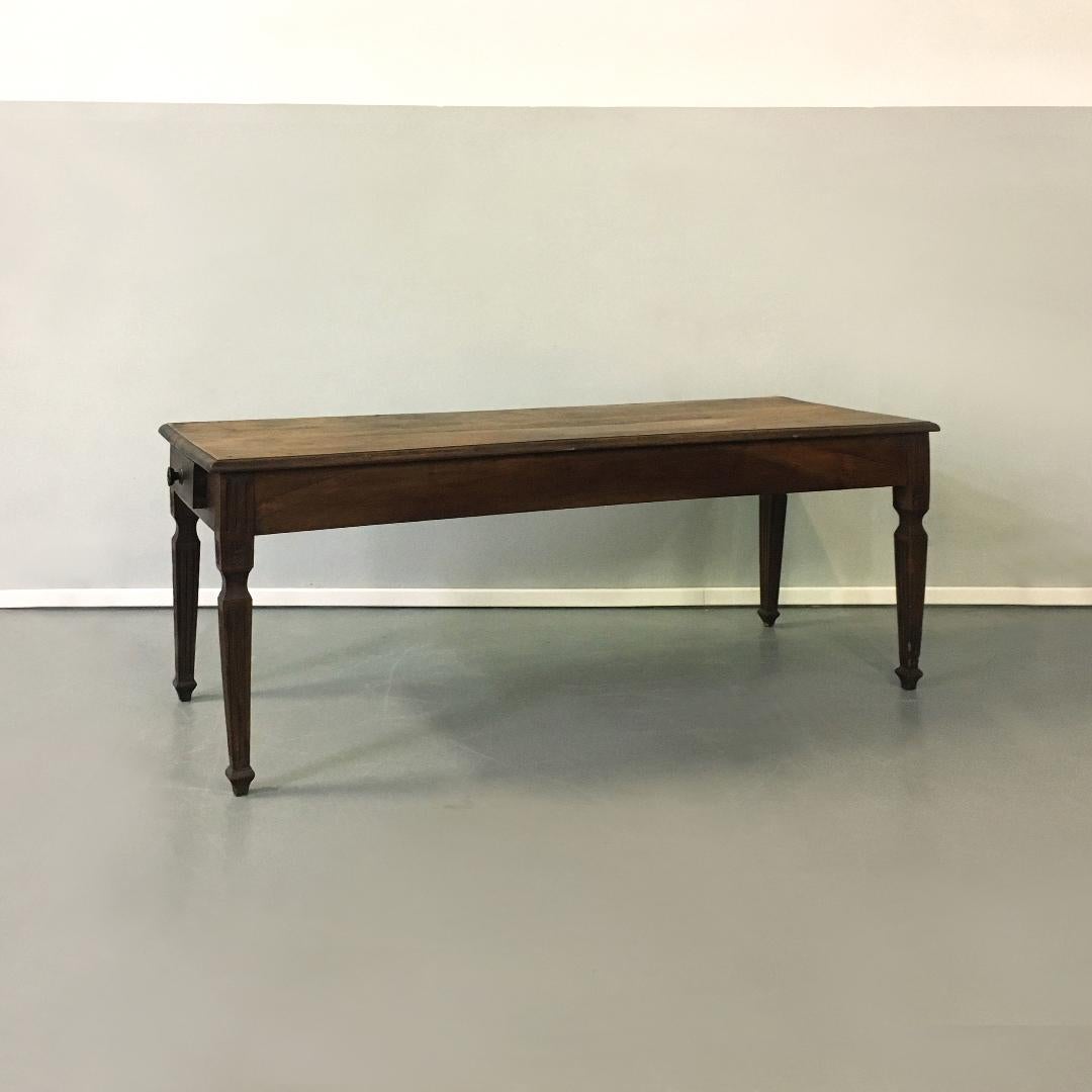 Italian 20th Century Rectangular Top Walnut Desk with Drawers, 1900s In Good Condition In MIlano, IT