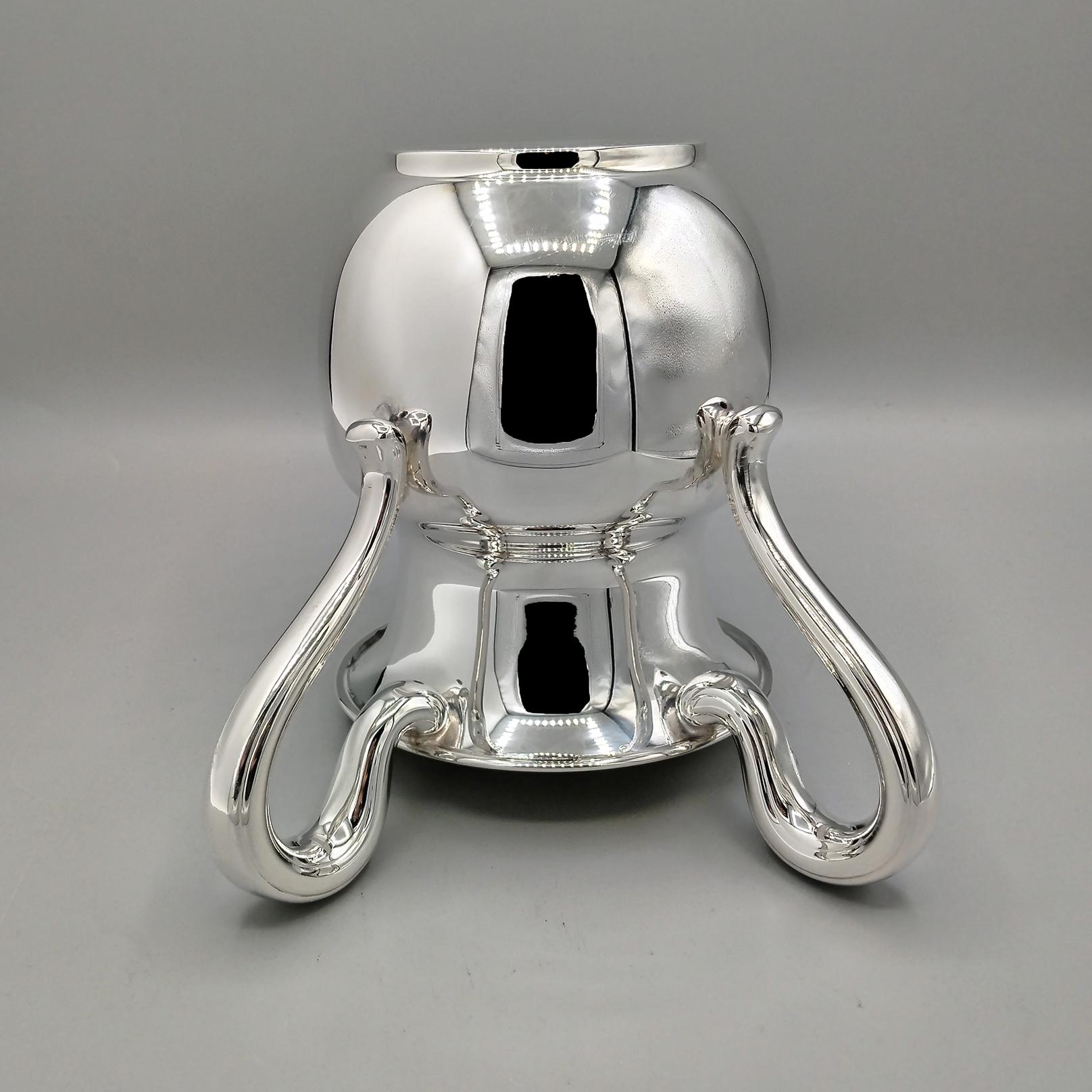 Tasse italienne à deux anses en argent massif avec intérieur en or en vente 3