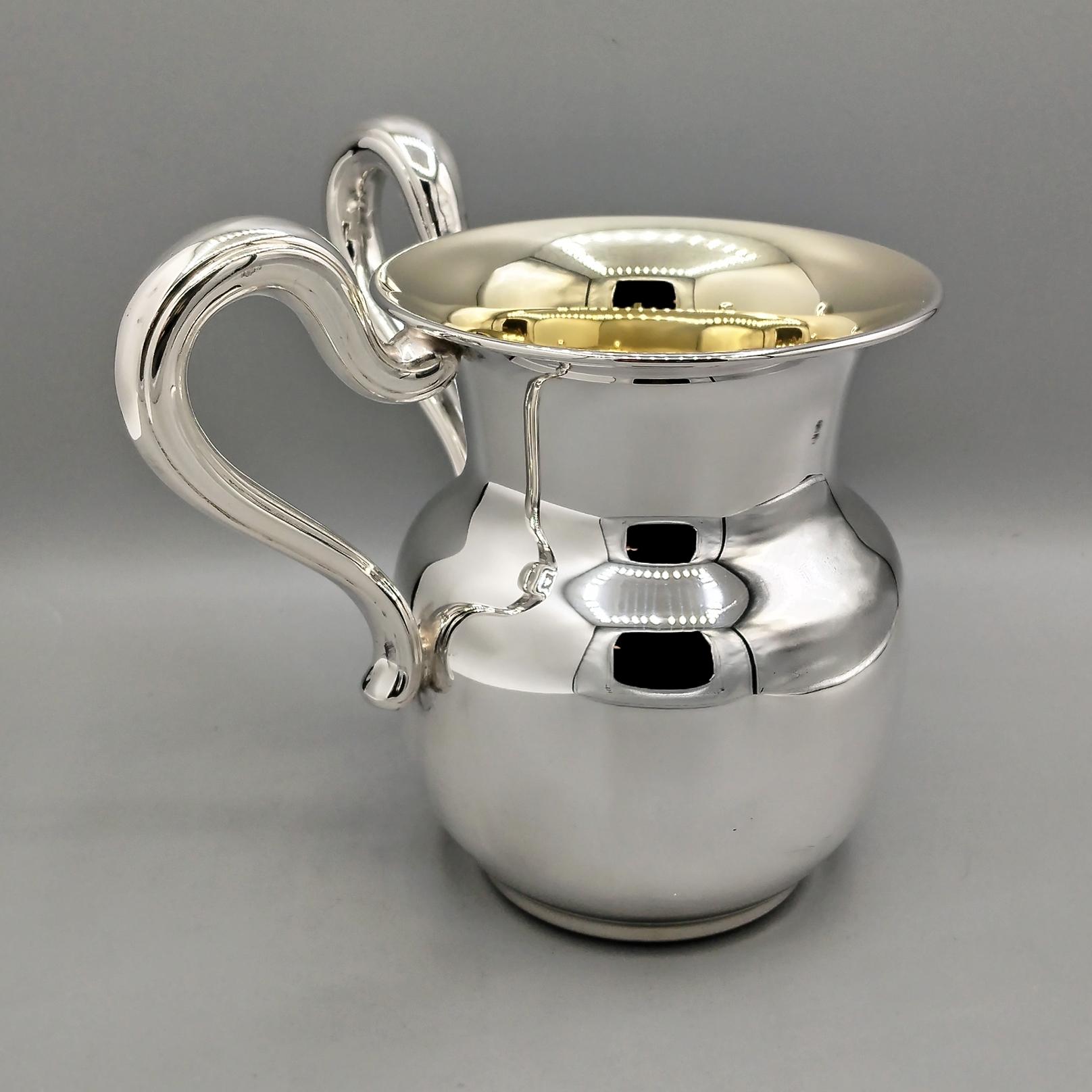 Autre Tasse italienne à deux anses en argent massif avec intérieur en or en vente