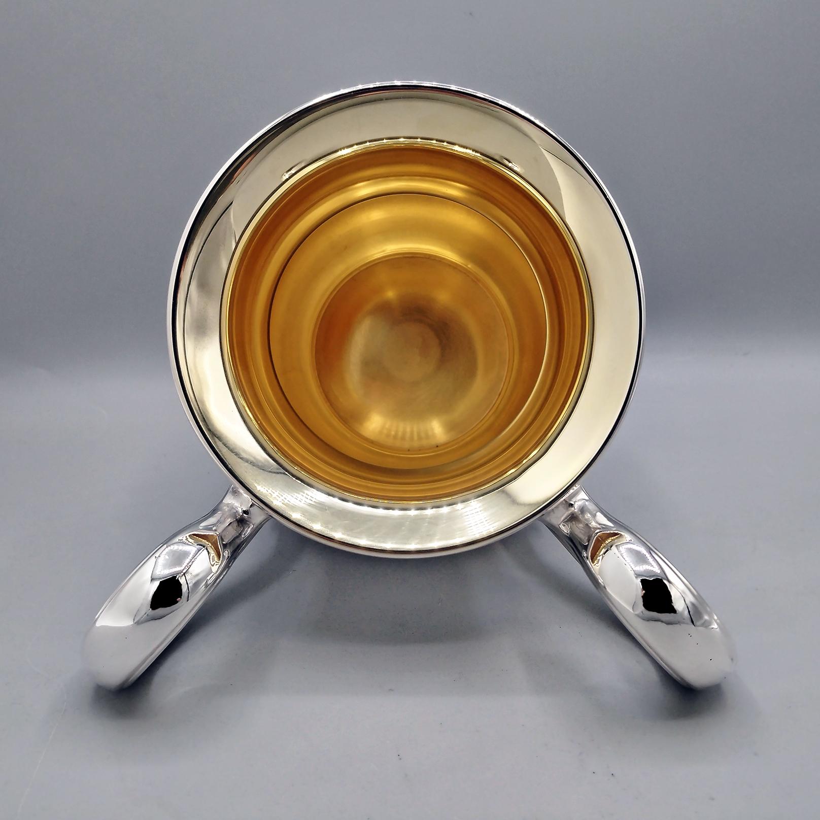 Tasse italienne à deux anses en argent massif avec intérieur en or en vente 1