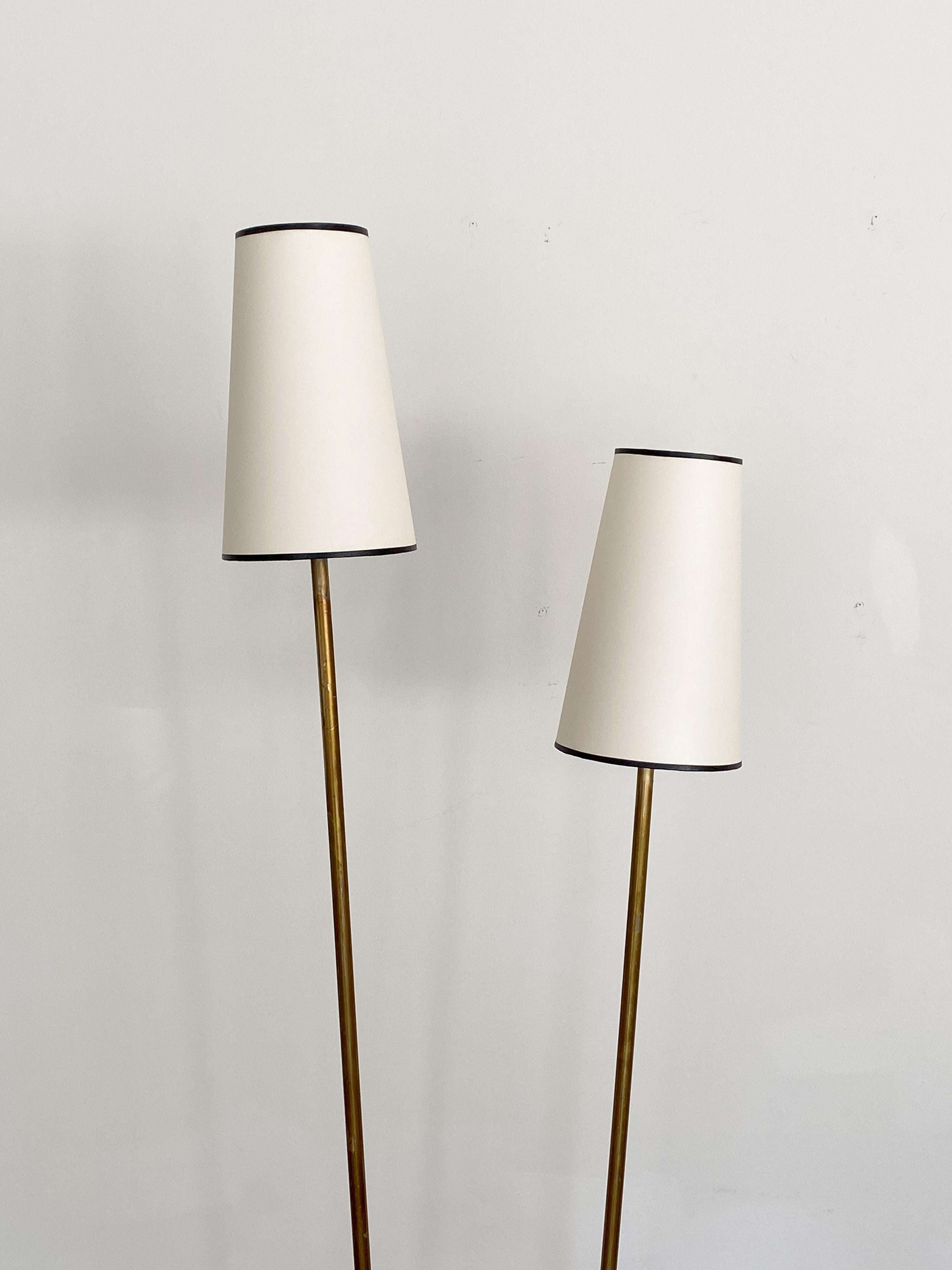 Italian Two-Light Brass Floor Lamp In Good Condition In Los Angeles, CA