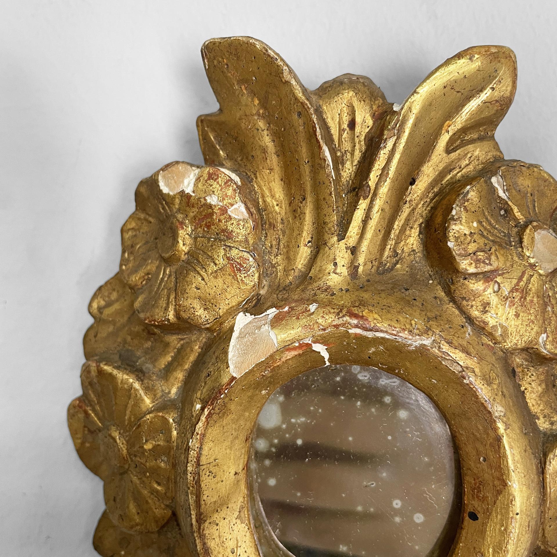 Lampada da parete italiana a due luci con specchio e in legno con finitura dorata, 1700 in vendita 4
