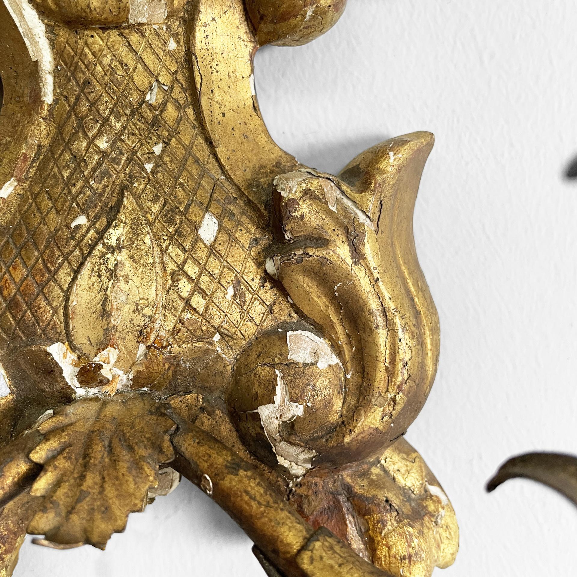 Lampada da parete italiana a due luci con specchio e in legno con finitura dorata, 1700 in vendita 6