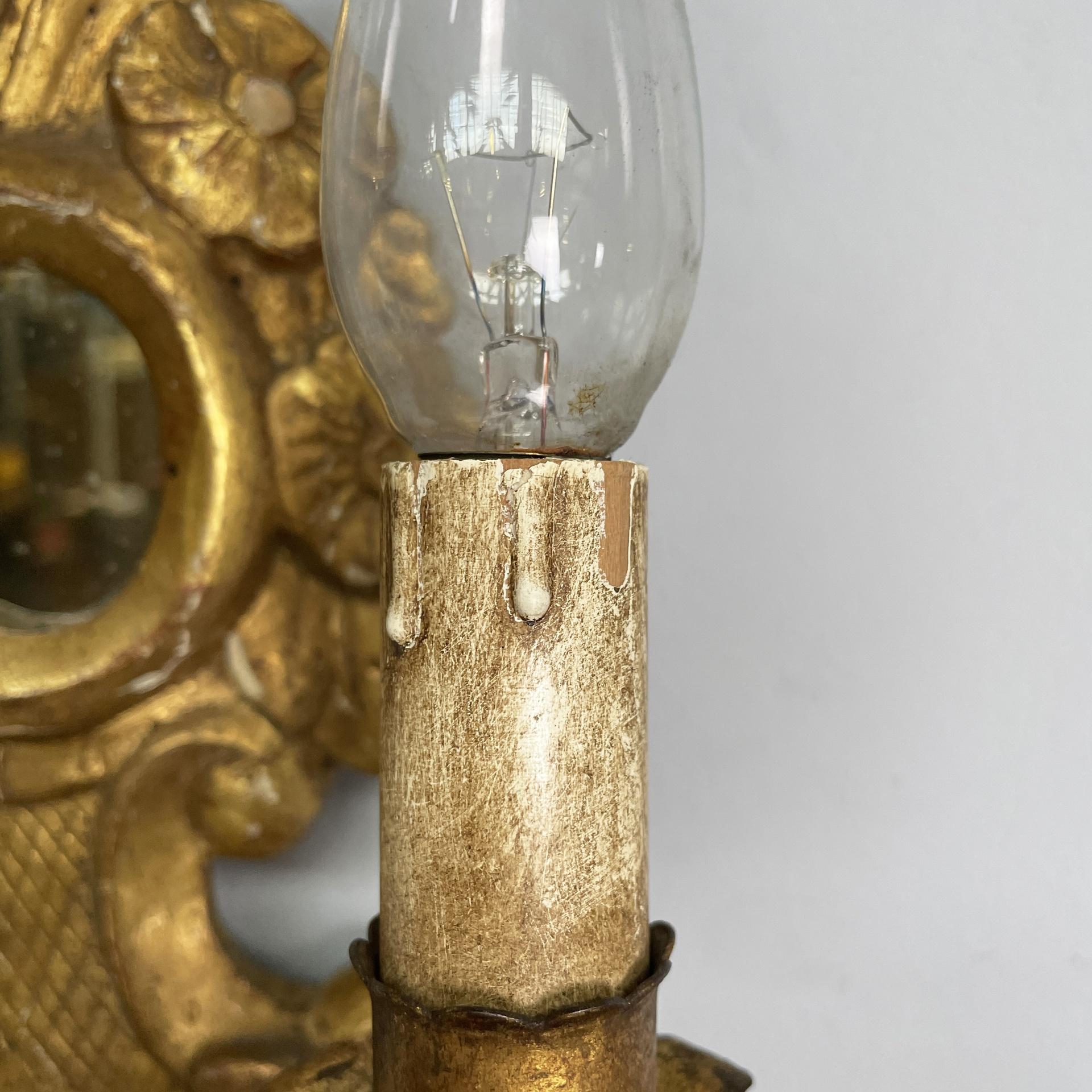 Lampada da parete italiana a due luci con specchio e in legno con finitura dorata, 1700 in vendita 10