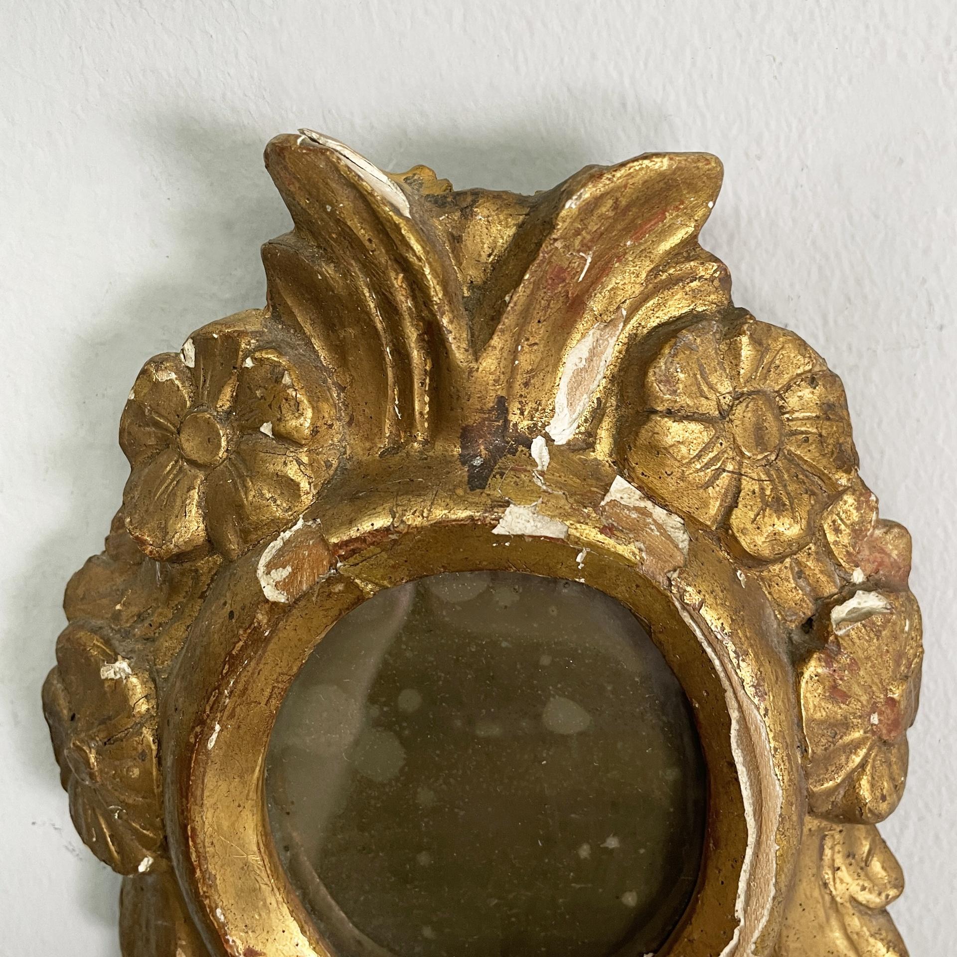 Lampada da parete italiana a due luci con specchio e in legno con finitura dorata, 1700 in vendita 3