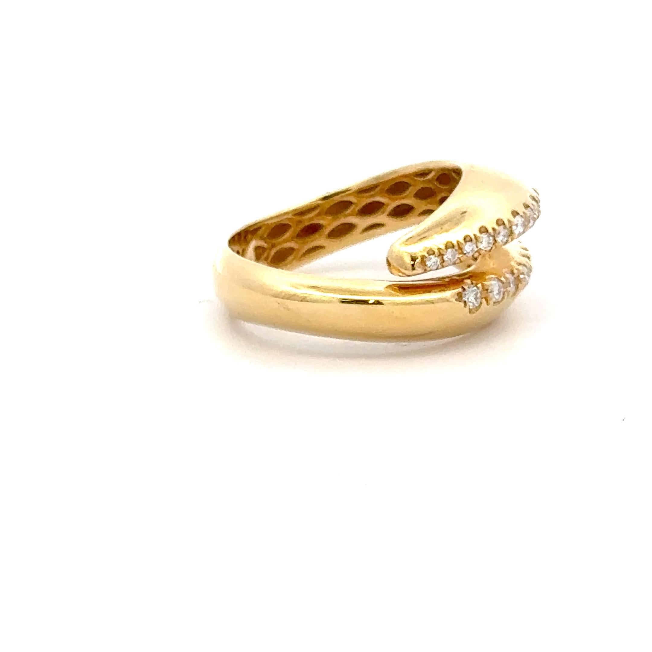 Taglio rotondo Italian Two Row Diamond Band Ring 0.29 Carats G VS2 18 Karat Yellow Gold in vendita