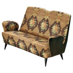 Italienisches Zweisitzer-Sofa mit geschwungenen Armlehnen