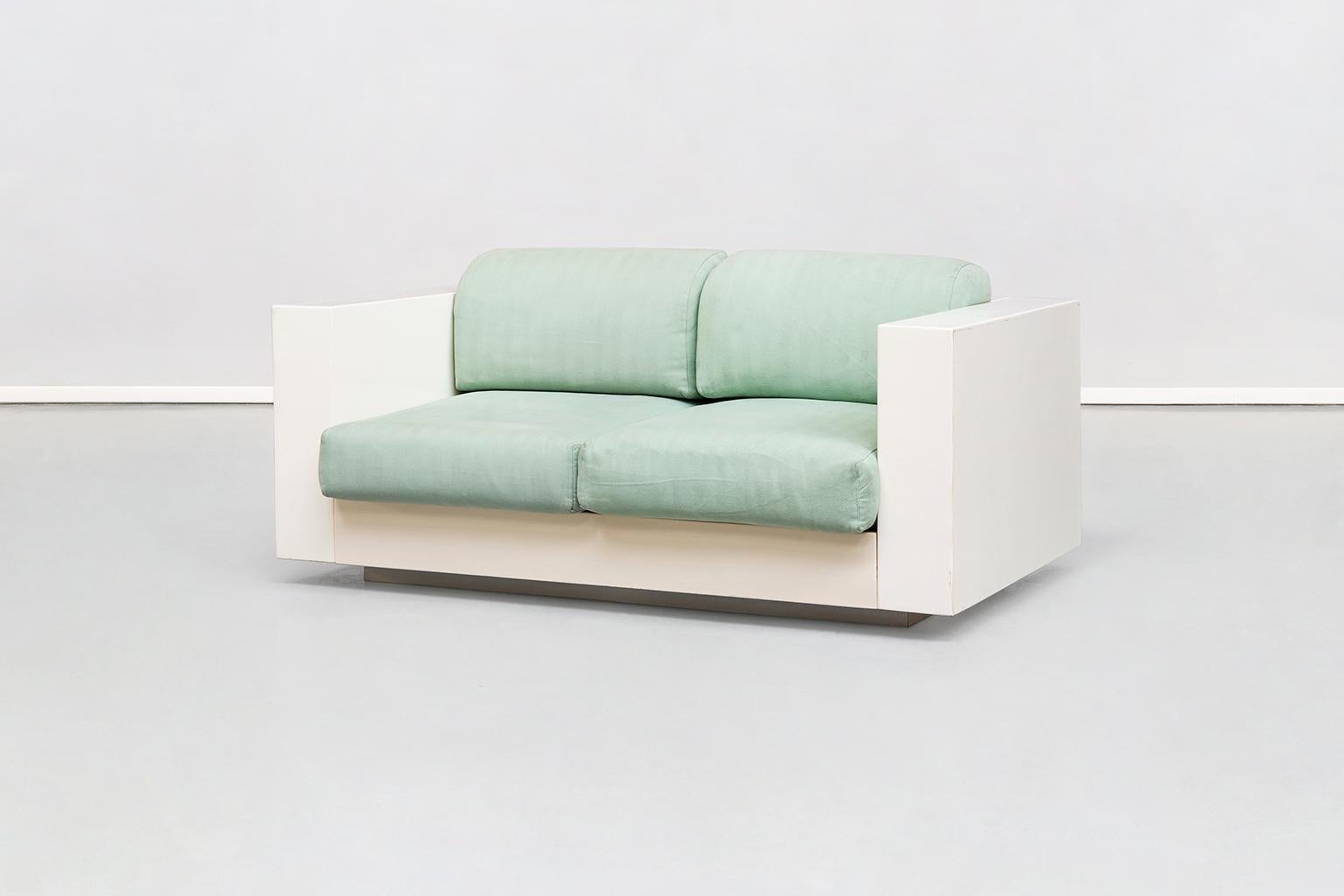 Italian two-seat Saratoga sofa, by Vignelli associates for Poltronova, 1964
Two-seater sofa with rigid structure, made by assembling four elements of equal thickness, with rounded corners, houses slightly protruding seat cushions. The desired