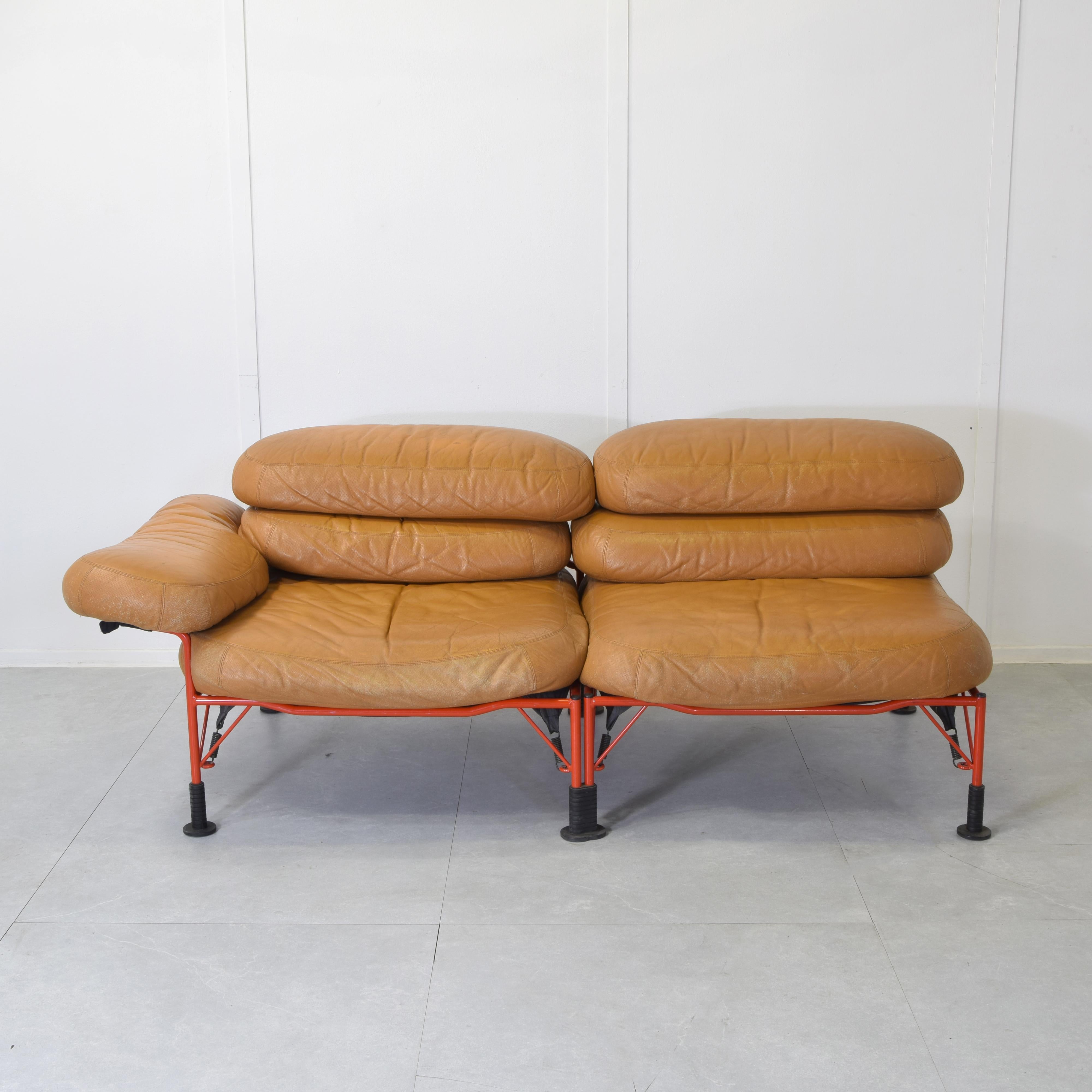 Mid-Century Modern Canapé deux places en cuir italien des années 1970. en vente